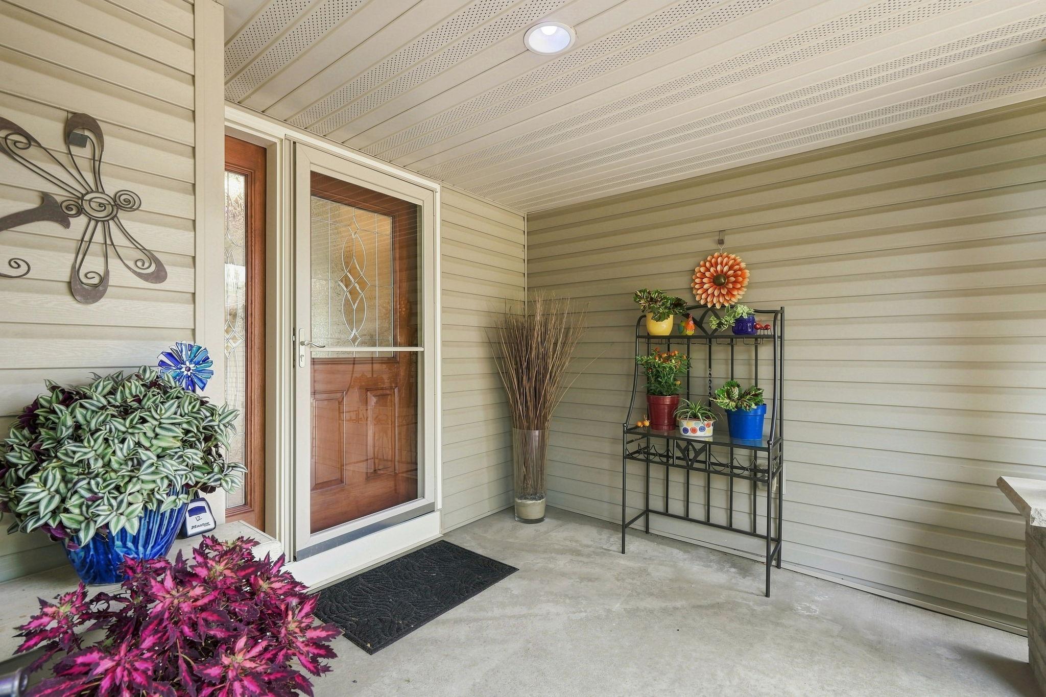 2412 Maple Court Property Photo 4