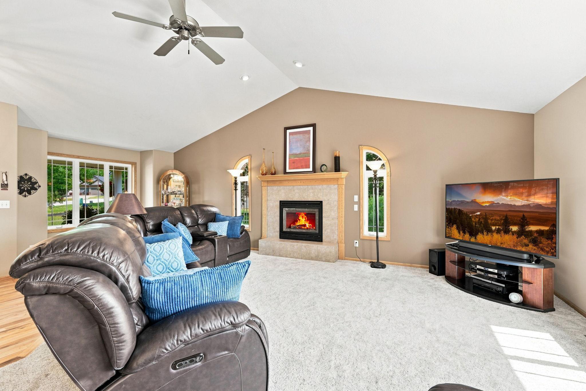 2412 Maple Court Property Photo 6