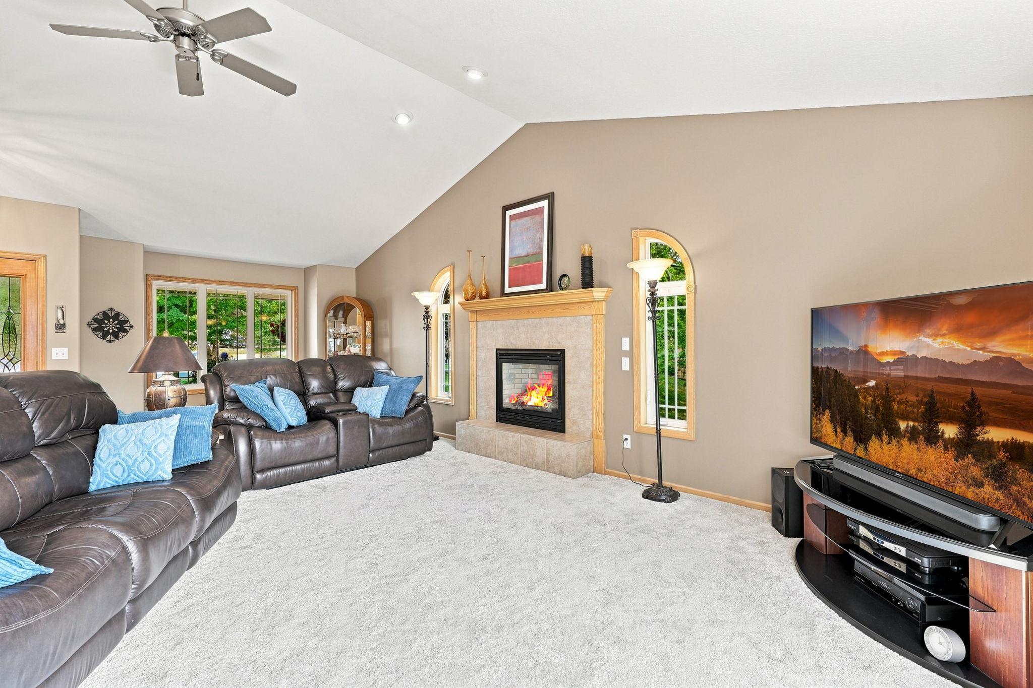 2412 Maple Court Property Photo 8