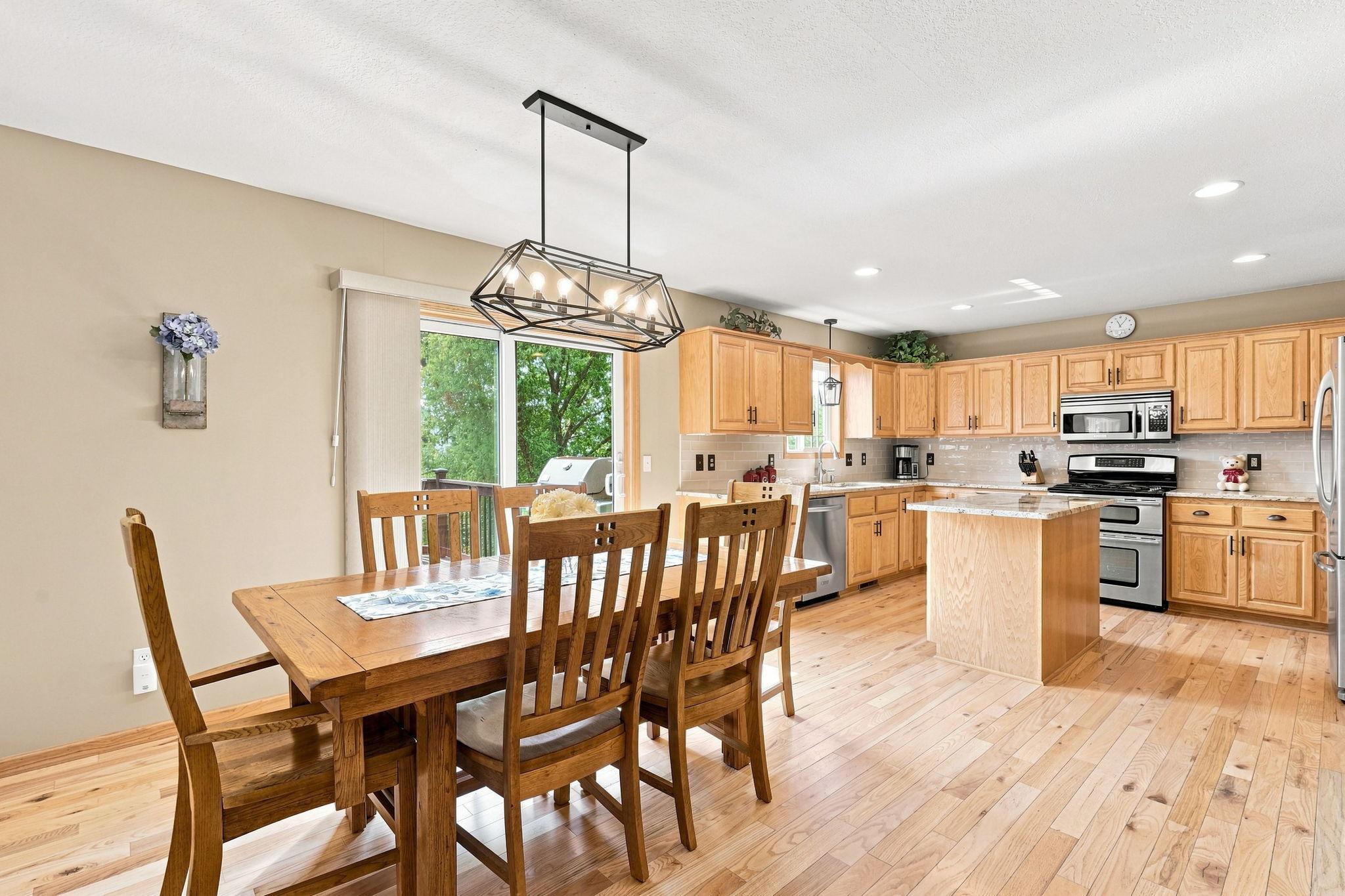 2412 Maple Court Property Photo 10