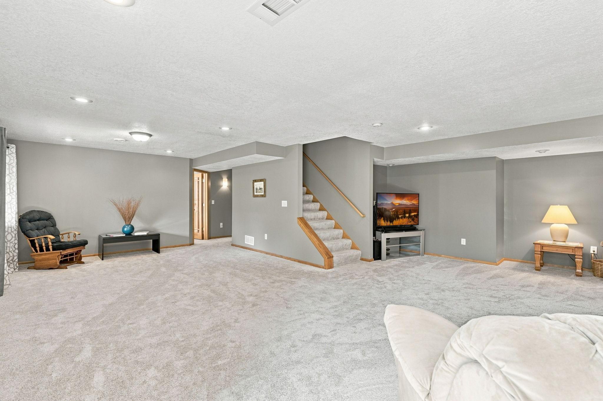 2412 Maple Court Property Photo 30