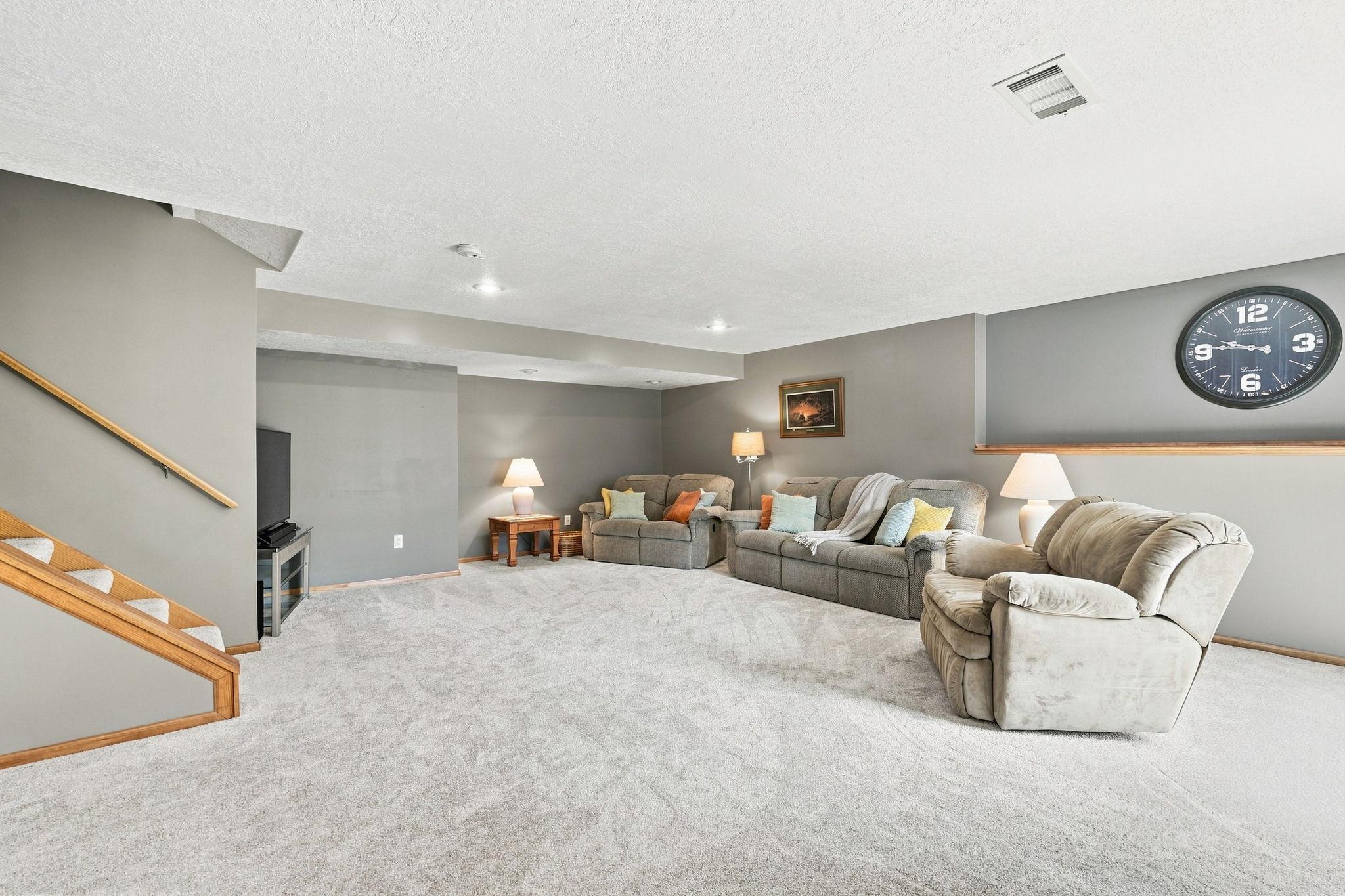 2412 Maple Court Property Photo 31