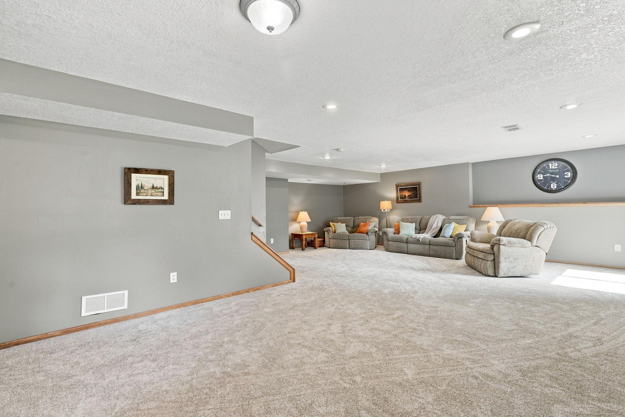 2412 Maple Court Property Photo 35