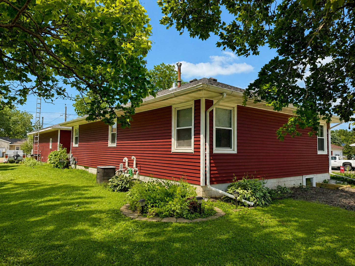 506 Ash Avenue N Property Photo 4