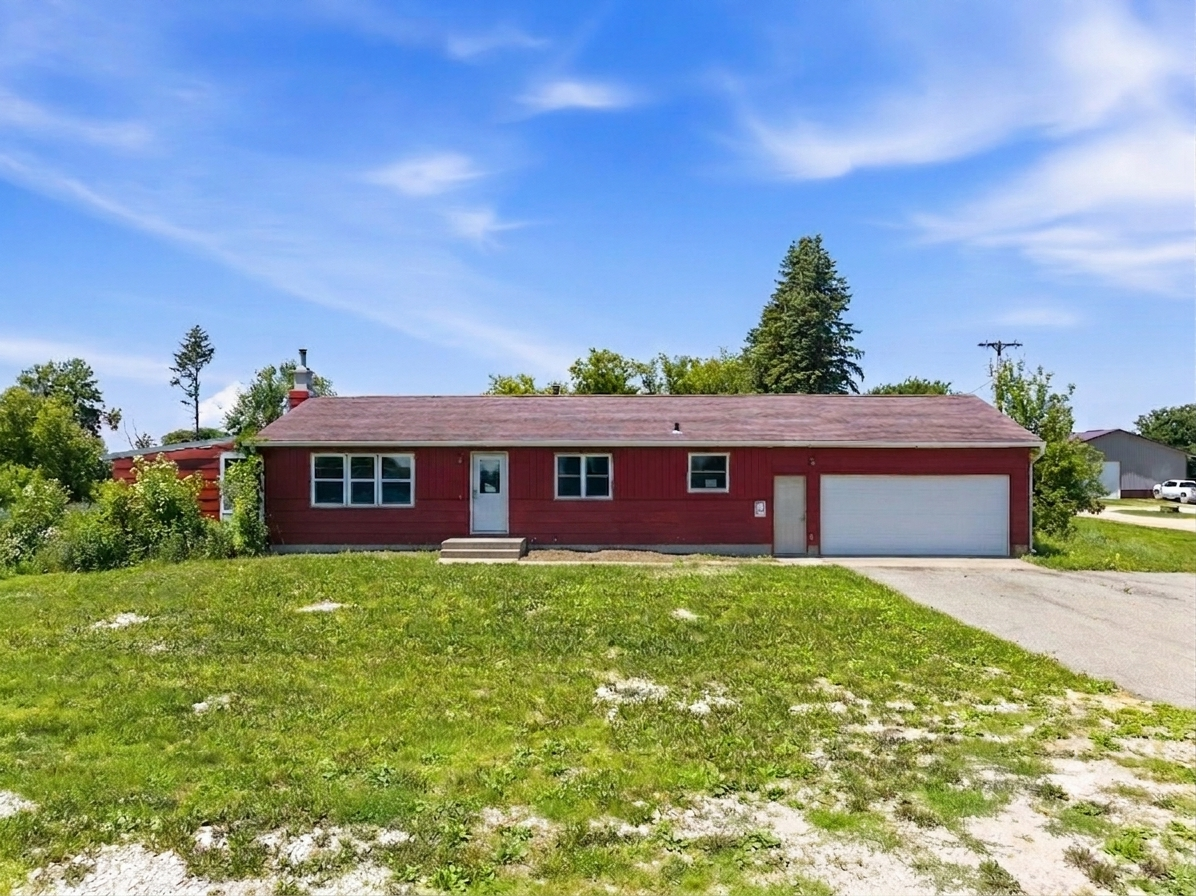 2225 Highway 63 N Property Photo 2
