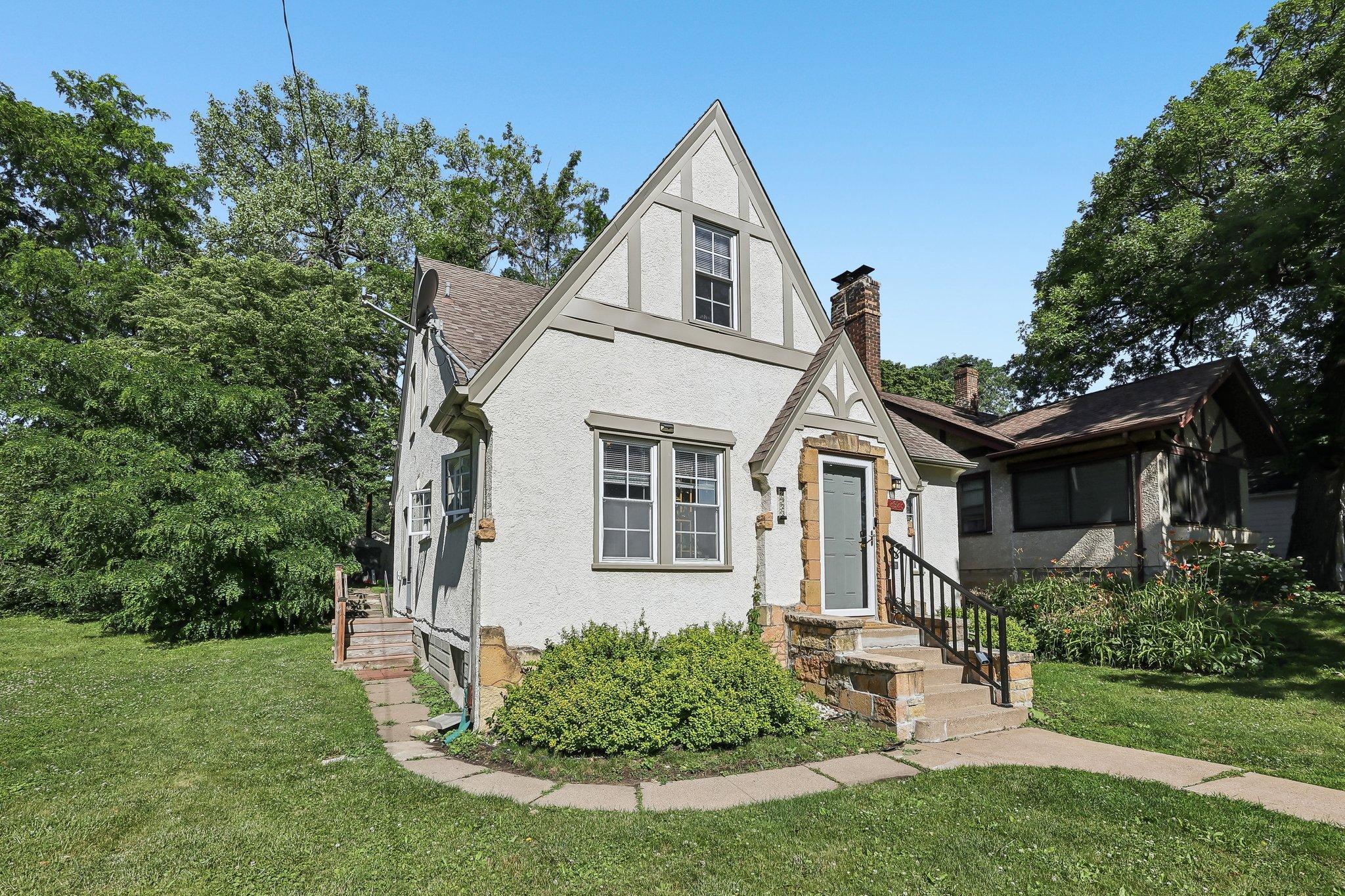 2923 Upton Avenue N Property Photo 2