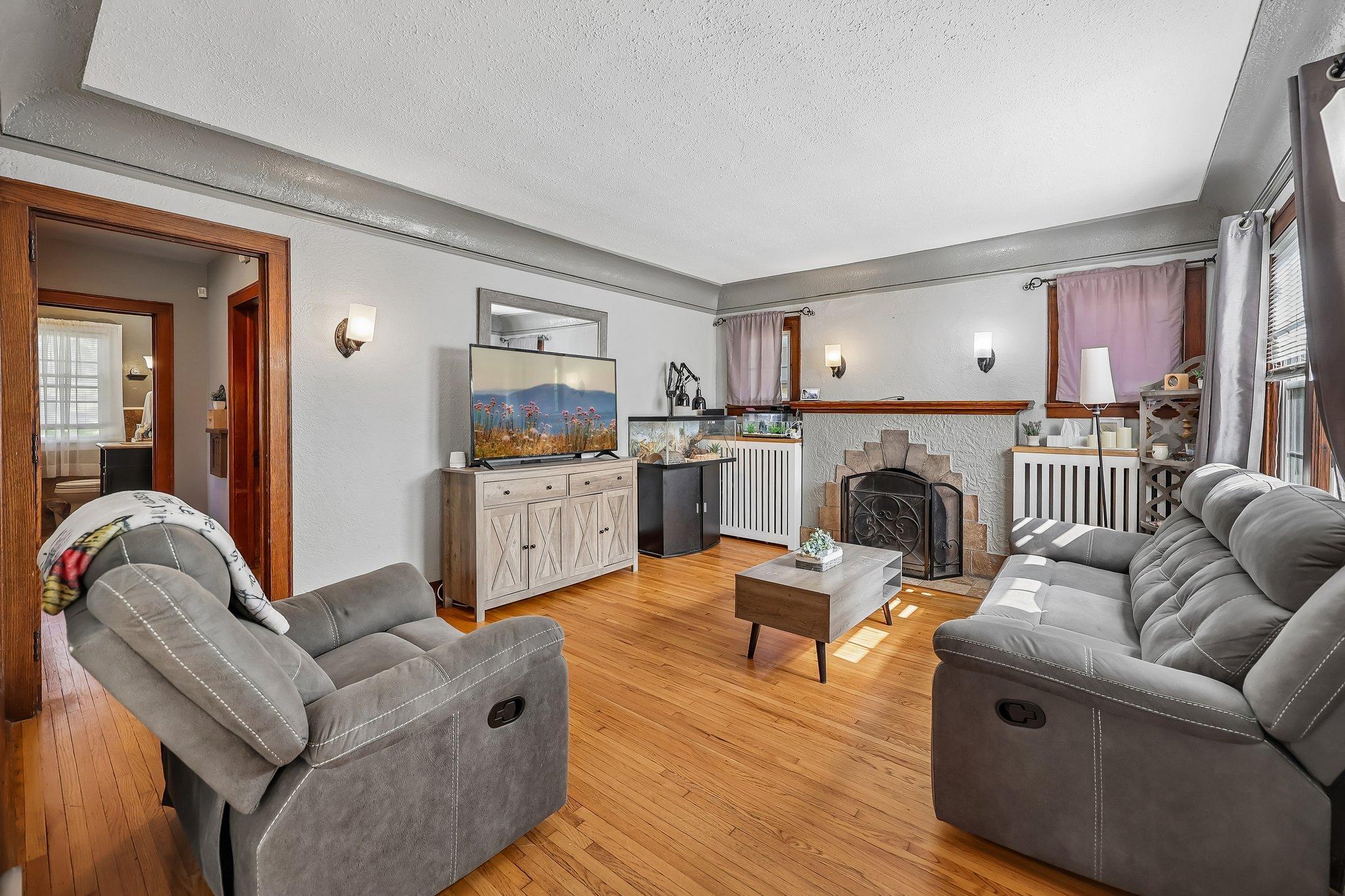 2923 Upton Avenue N Property Photo 4