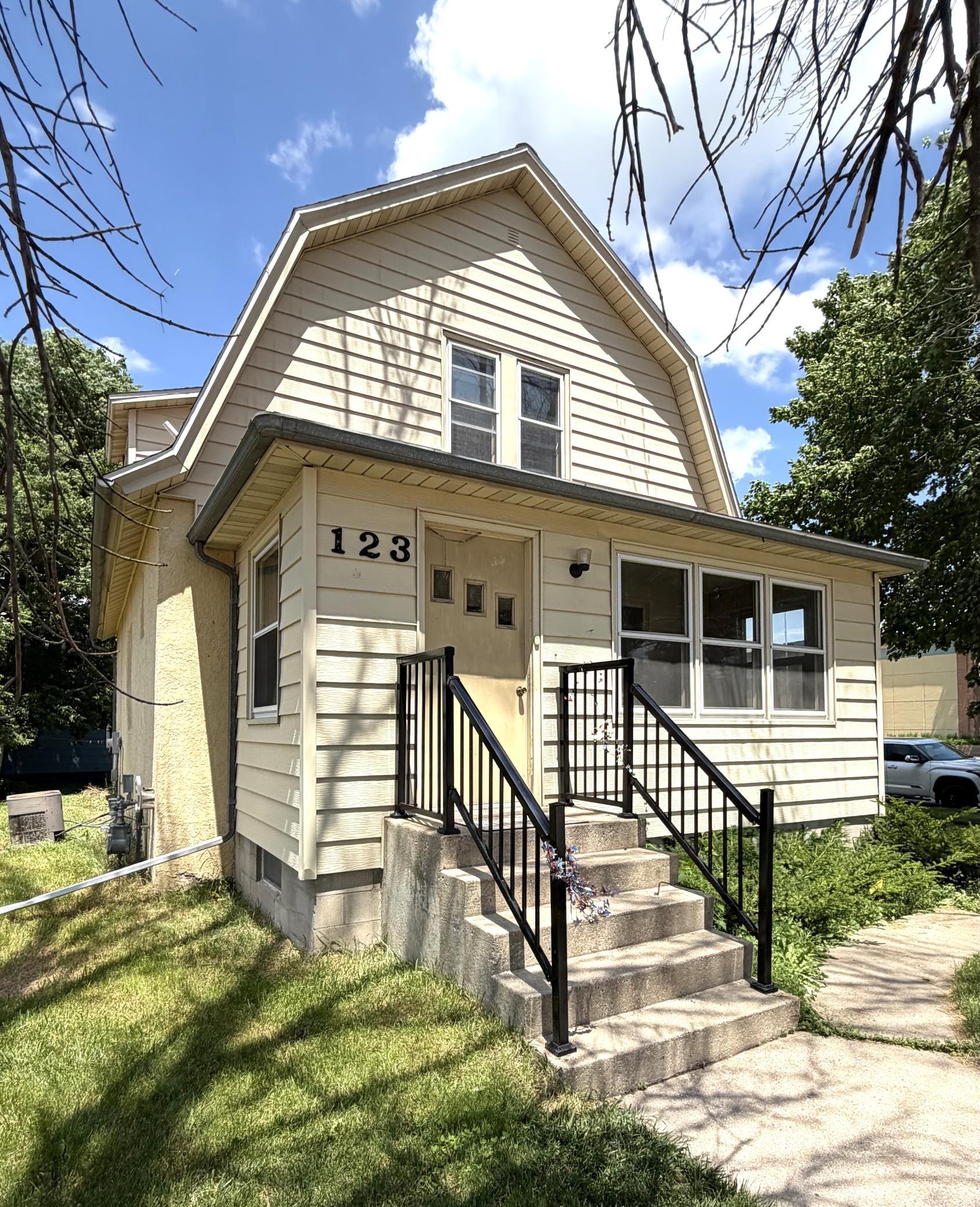 123 E 12th Street Property Photo 2