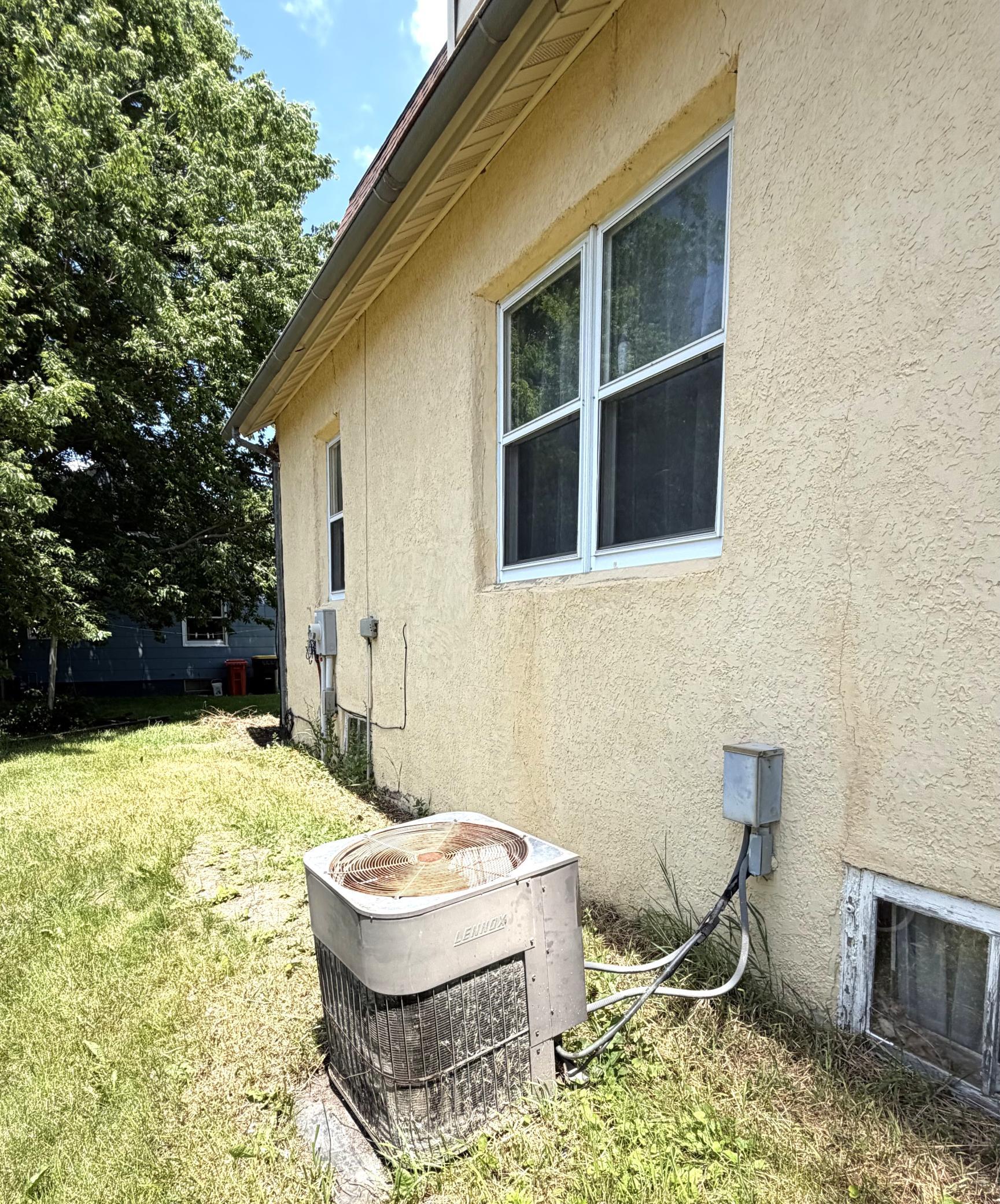 123 E 12th Street Property Photo 3