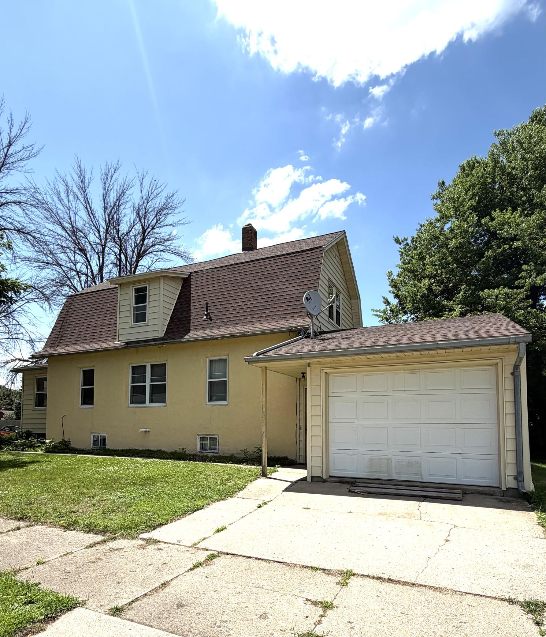 123 E 12th Street Property Photo 5