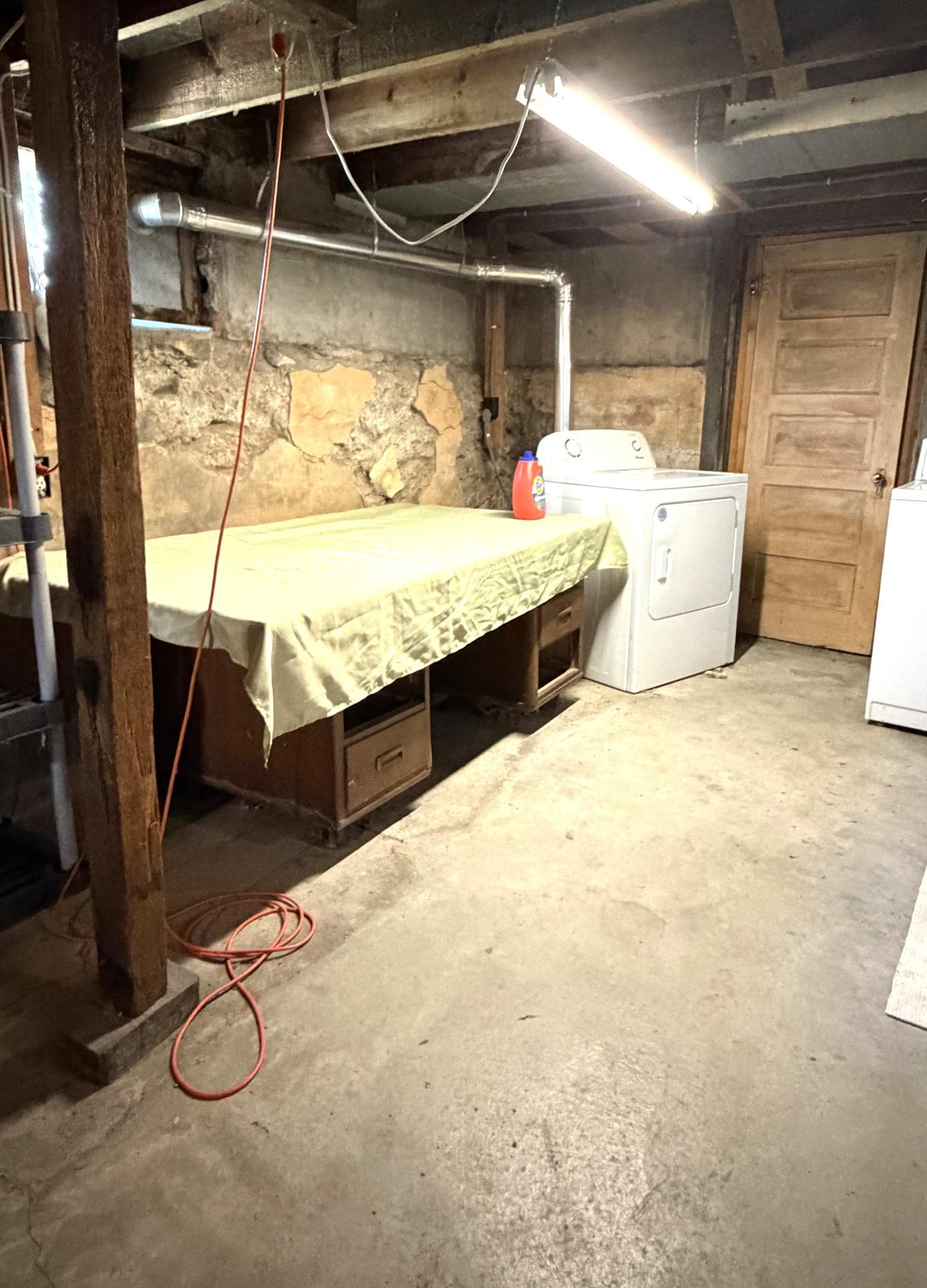 123 E 12th Street Property Photo 26
