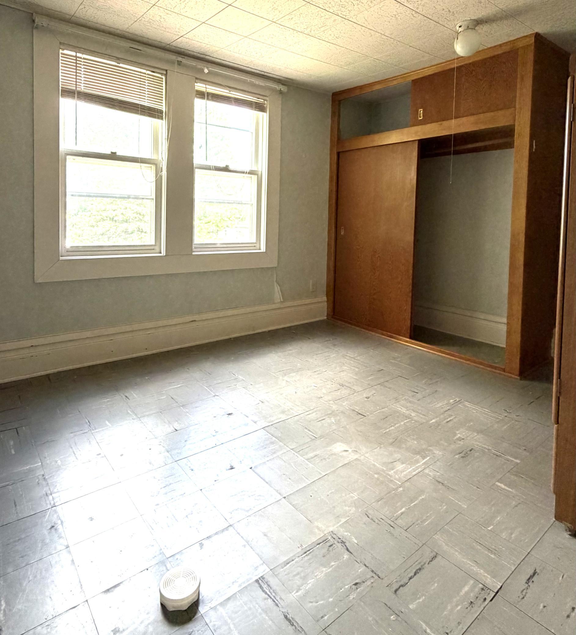 123 E 12th Street Property Photo 29