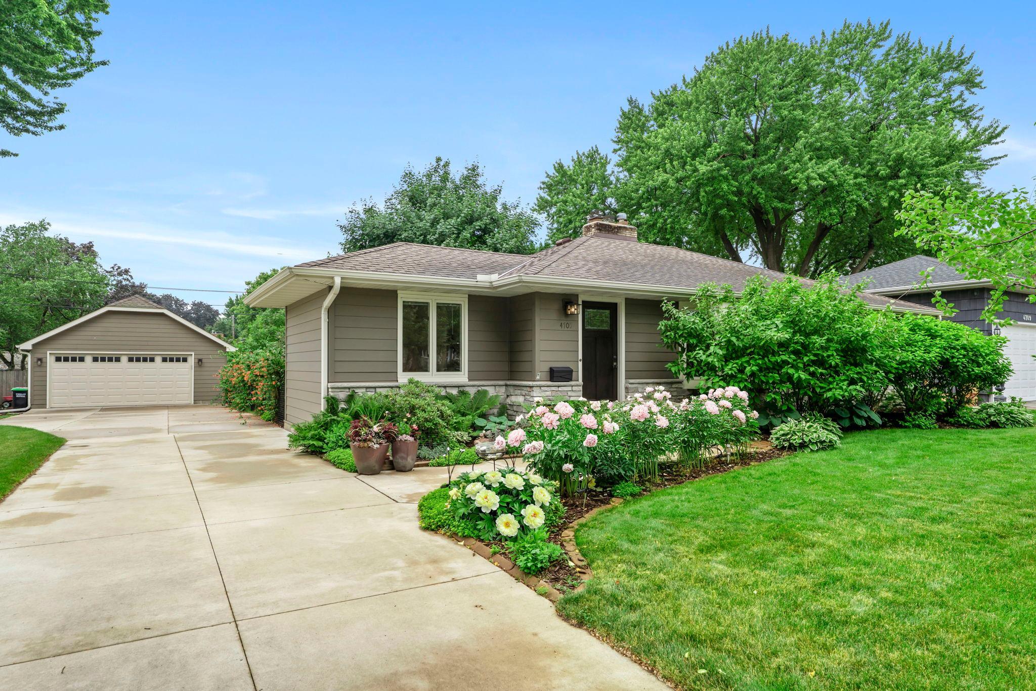 4705 Valley View Road Property Photo 1
