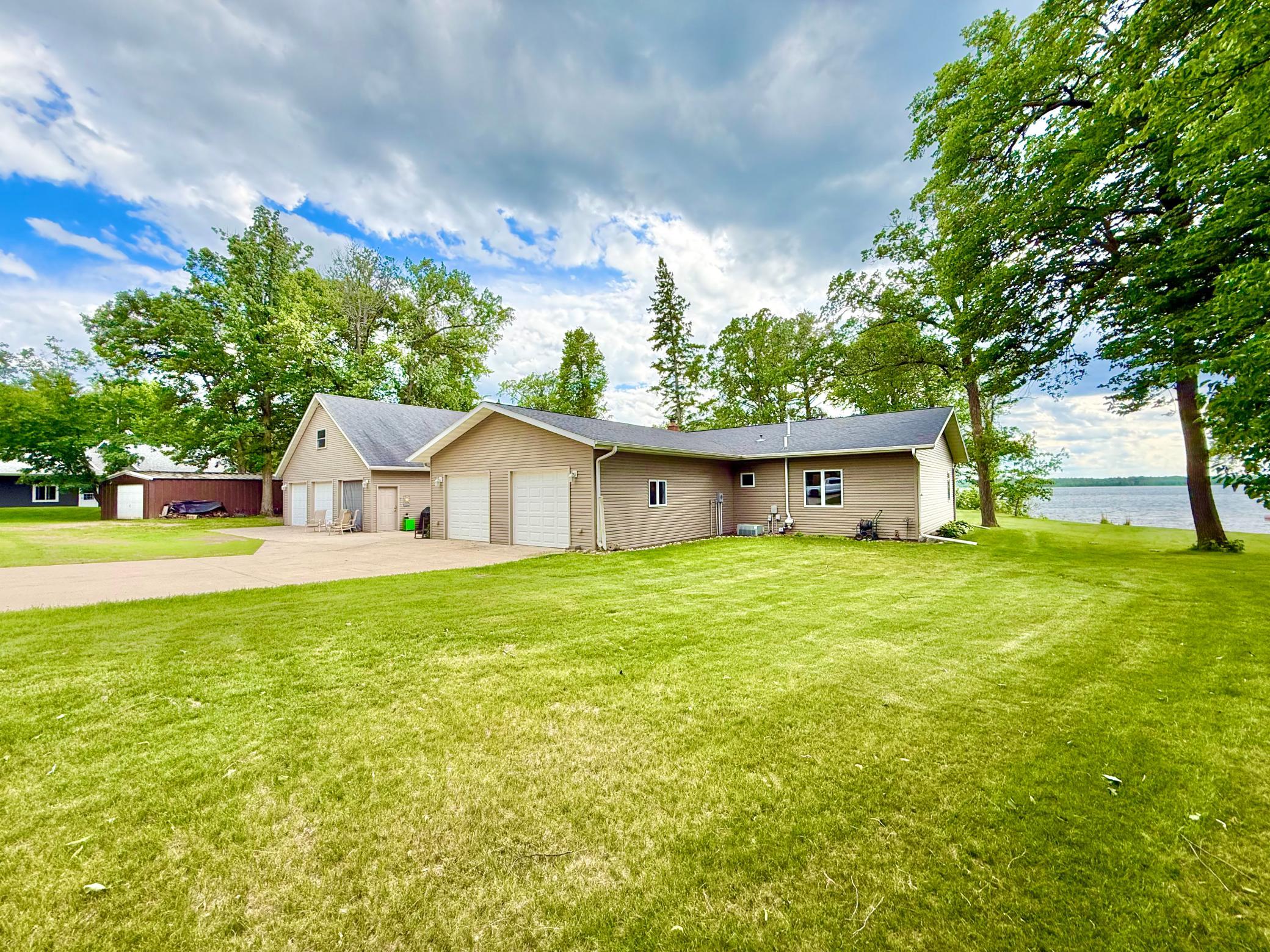 32088 E Round Lake Rd Property Photo 1