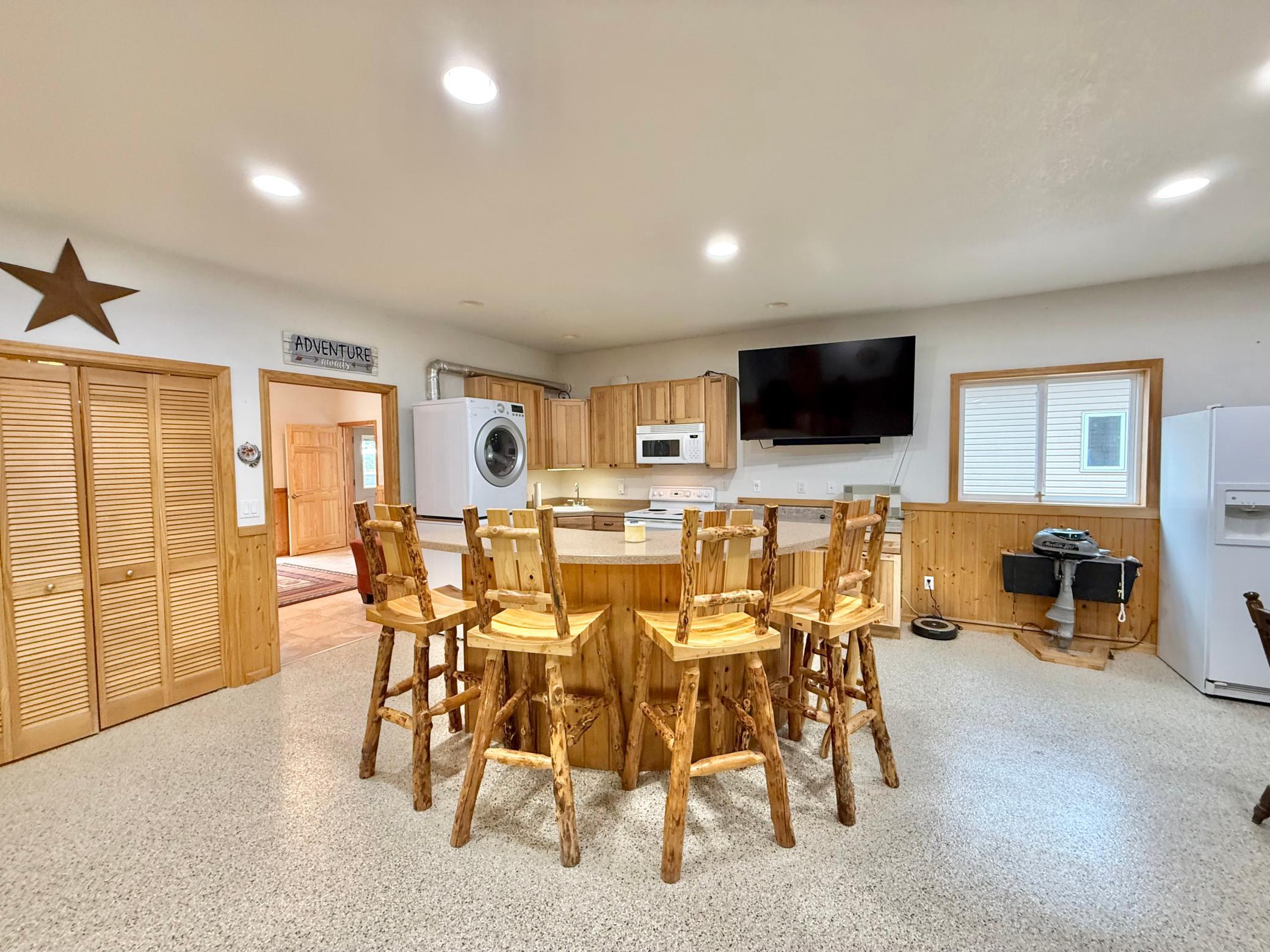 32088 E Round Lake Rd Property Photo 4