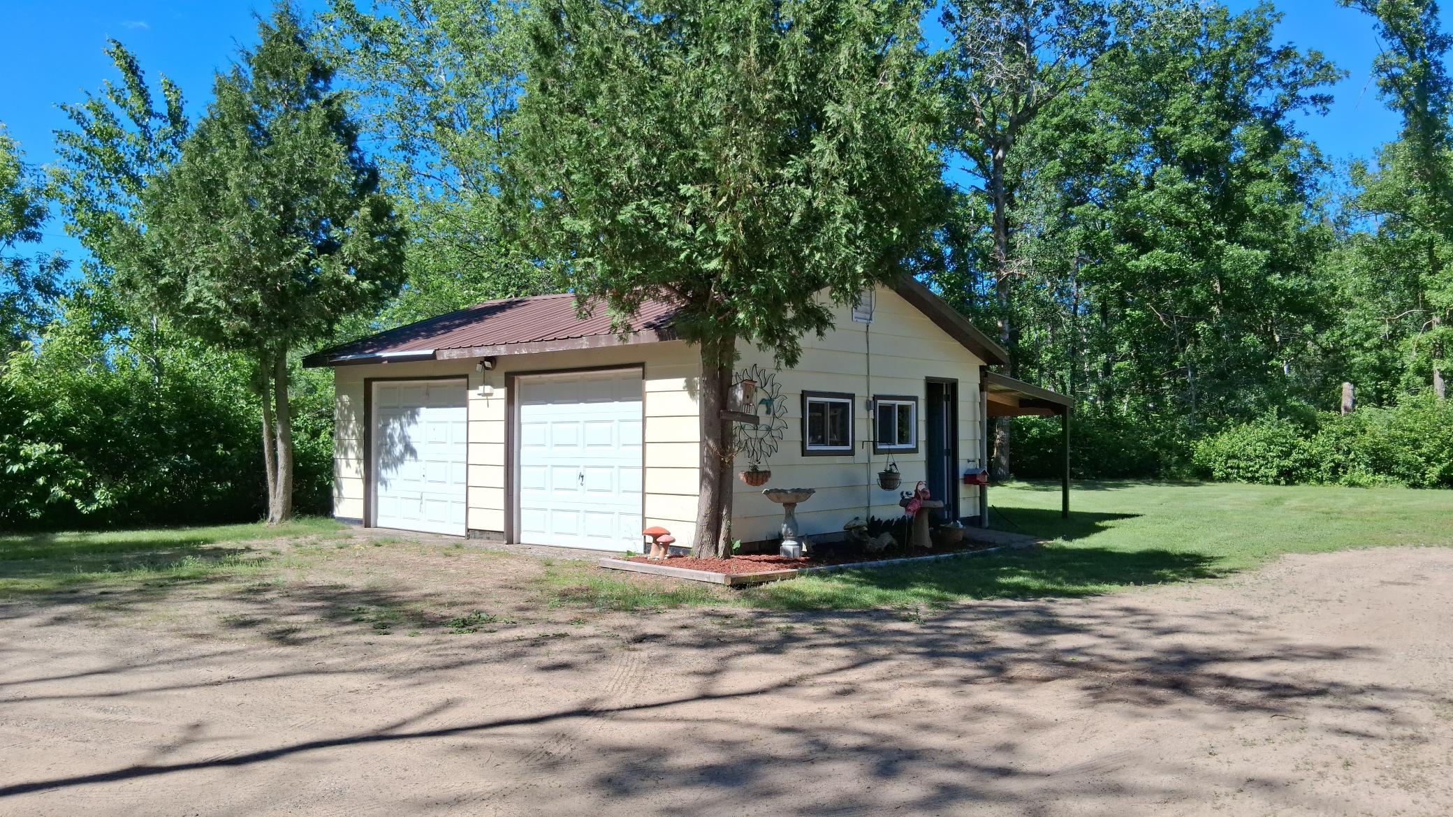 481 E River Road Property Photo 7