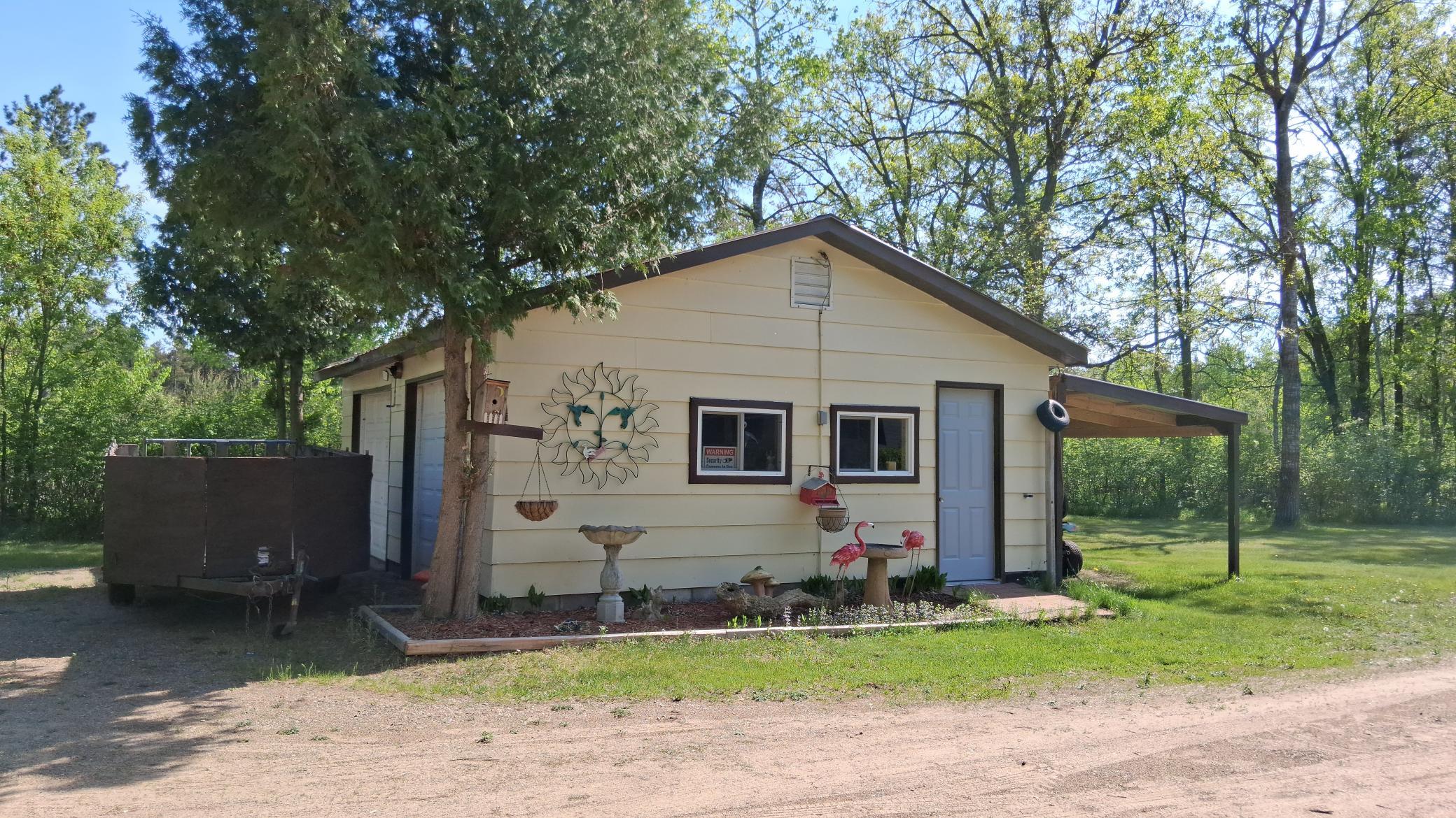 481 E River Road Property Photo 8