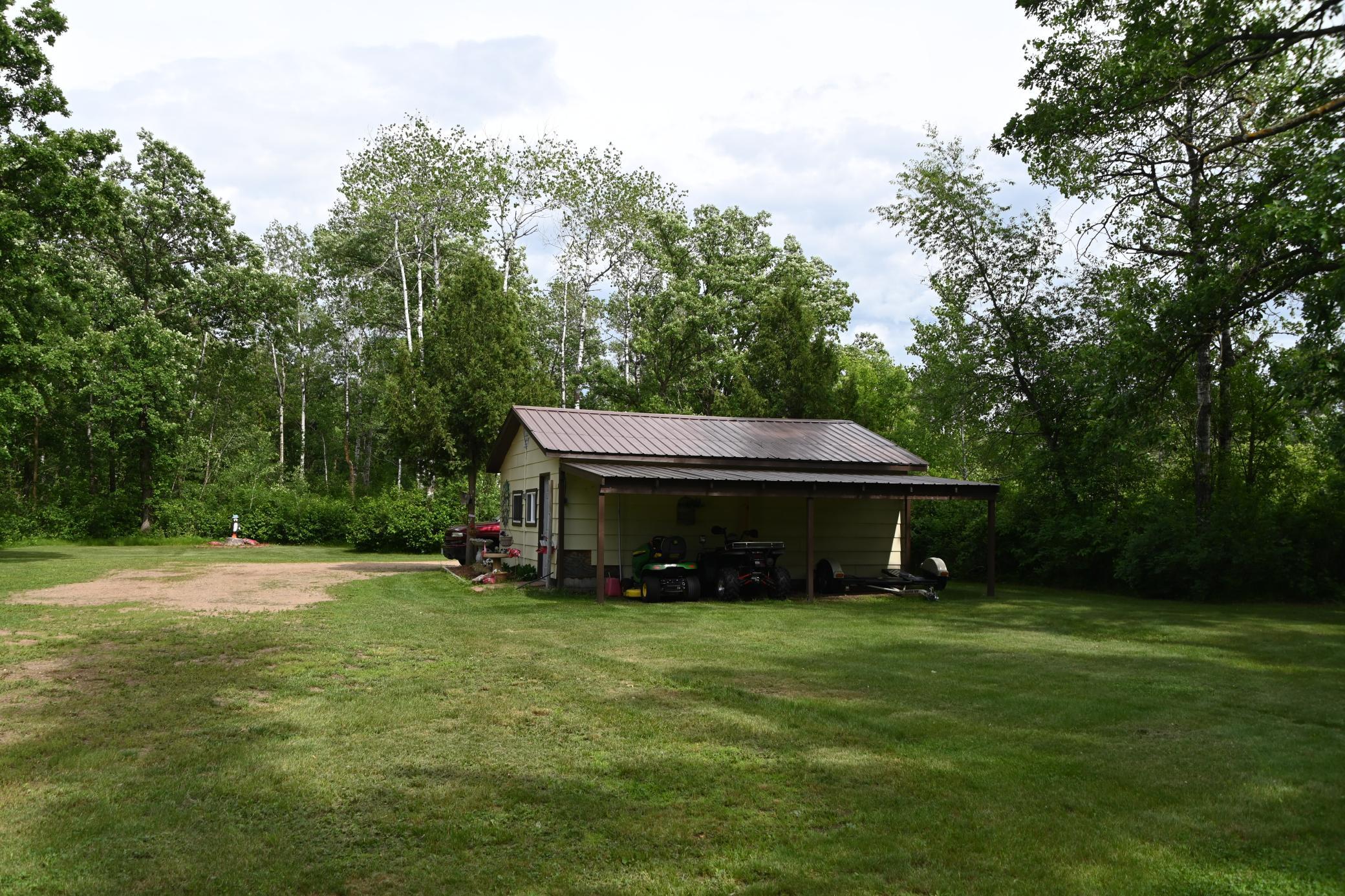 481 E River Road Property Photo 9