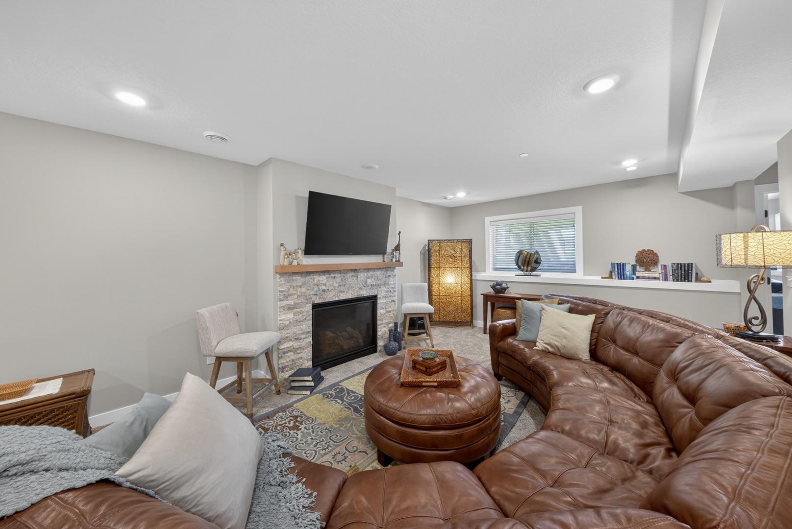 692 Shardlow Place Ne Property Photo 29