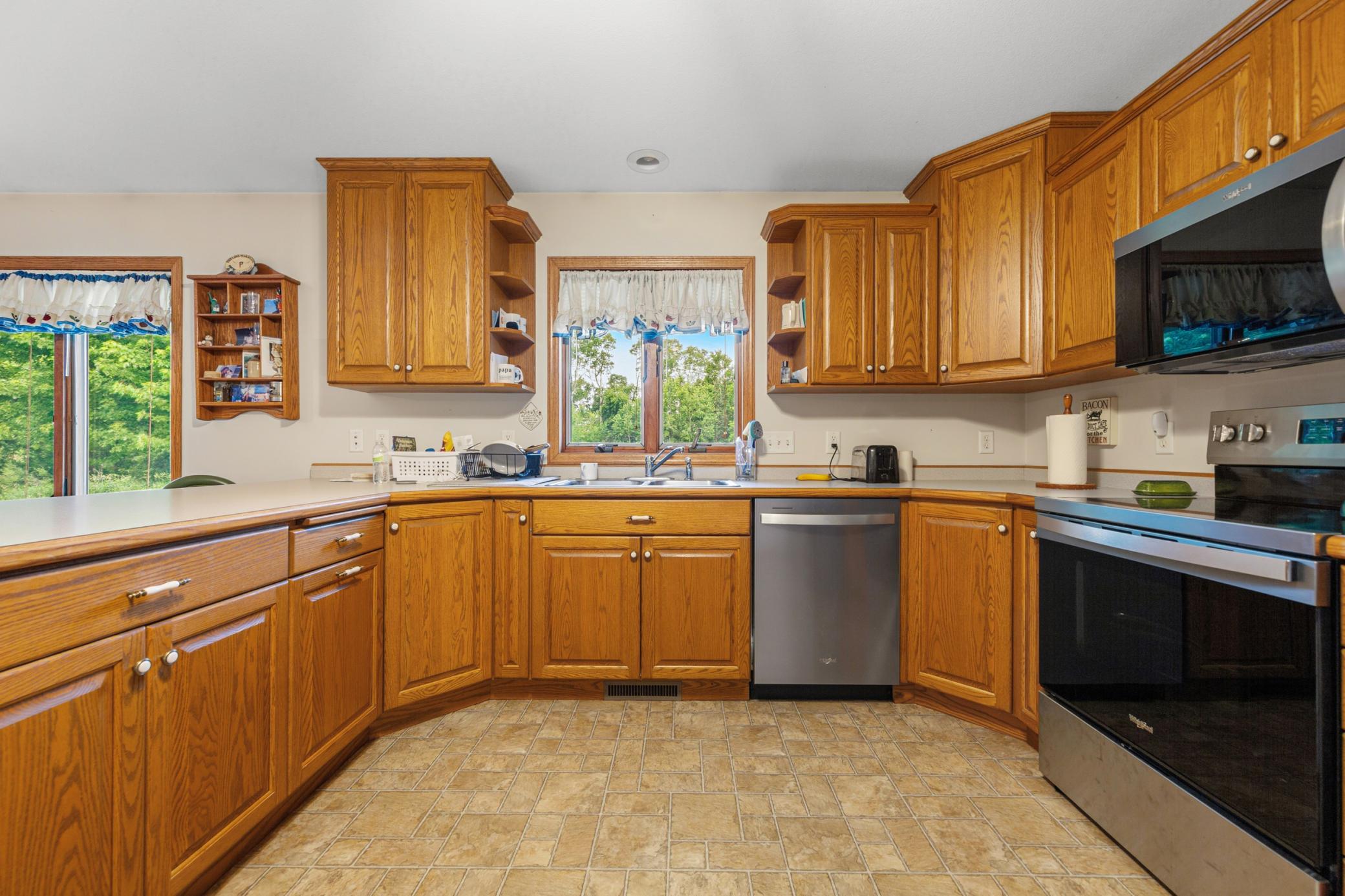 1555 Greenleaf Road Property Photo 15
