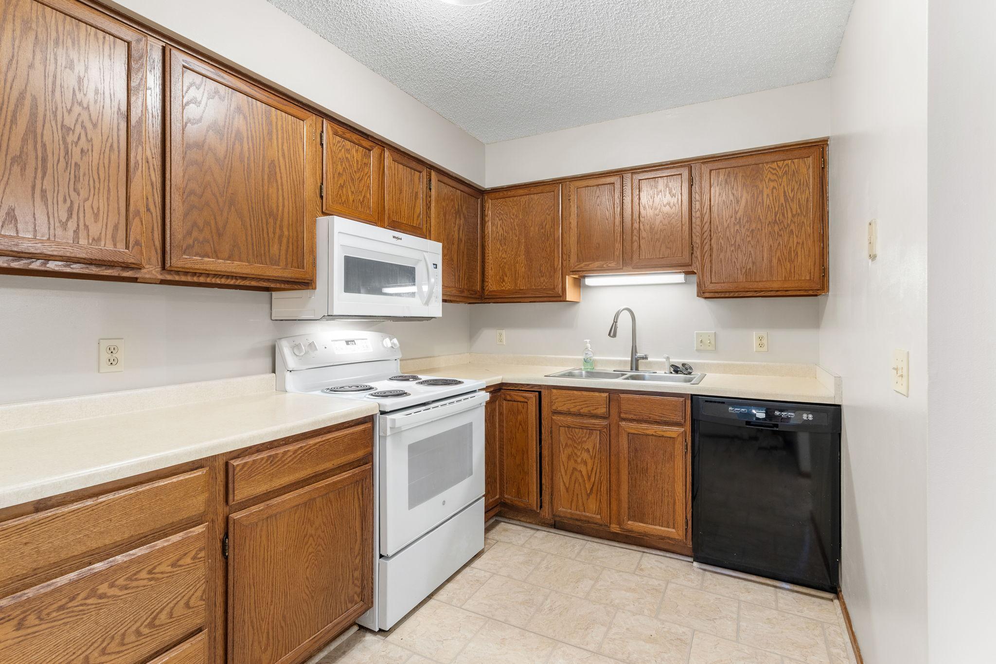 4165 Hilltop Point 105 Property Photo 4