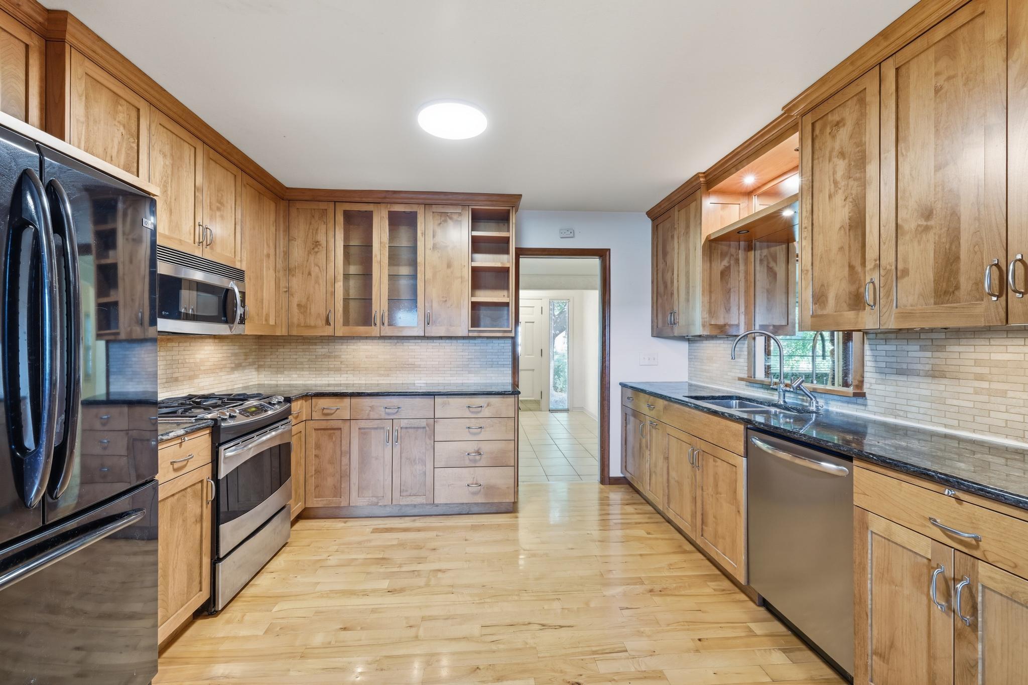 6208 Hillside Road Property Photo 13