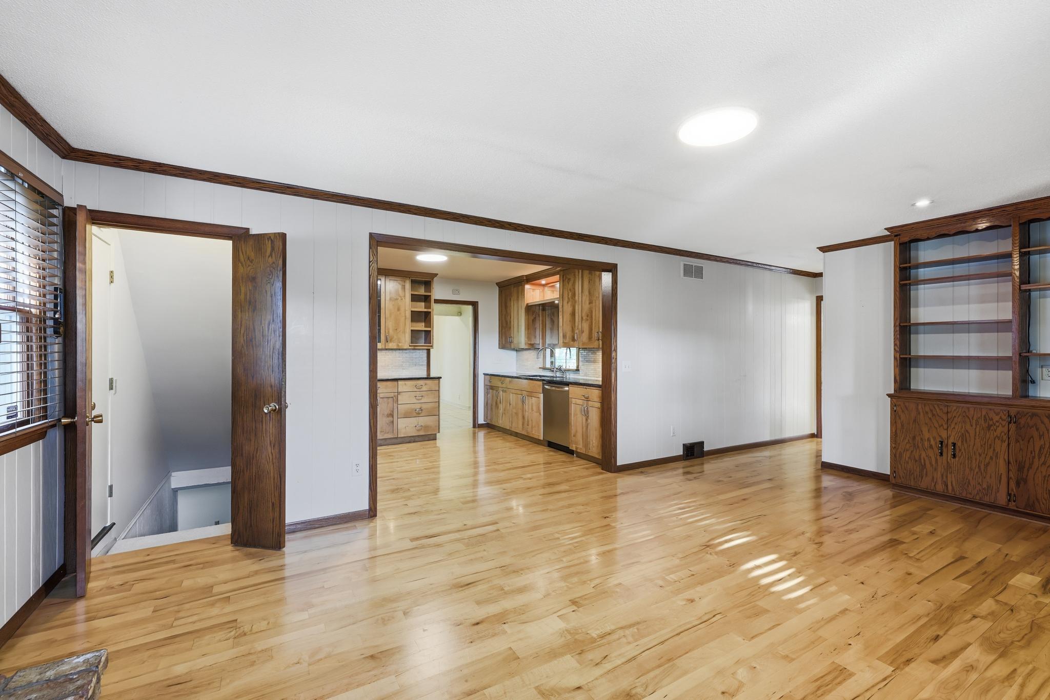 6208 Hillside Road Property Photo 14