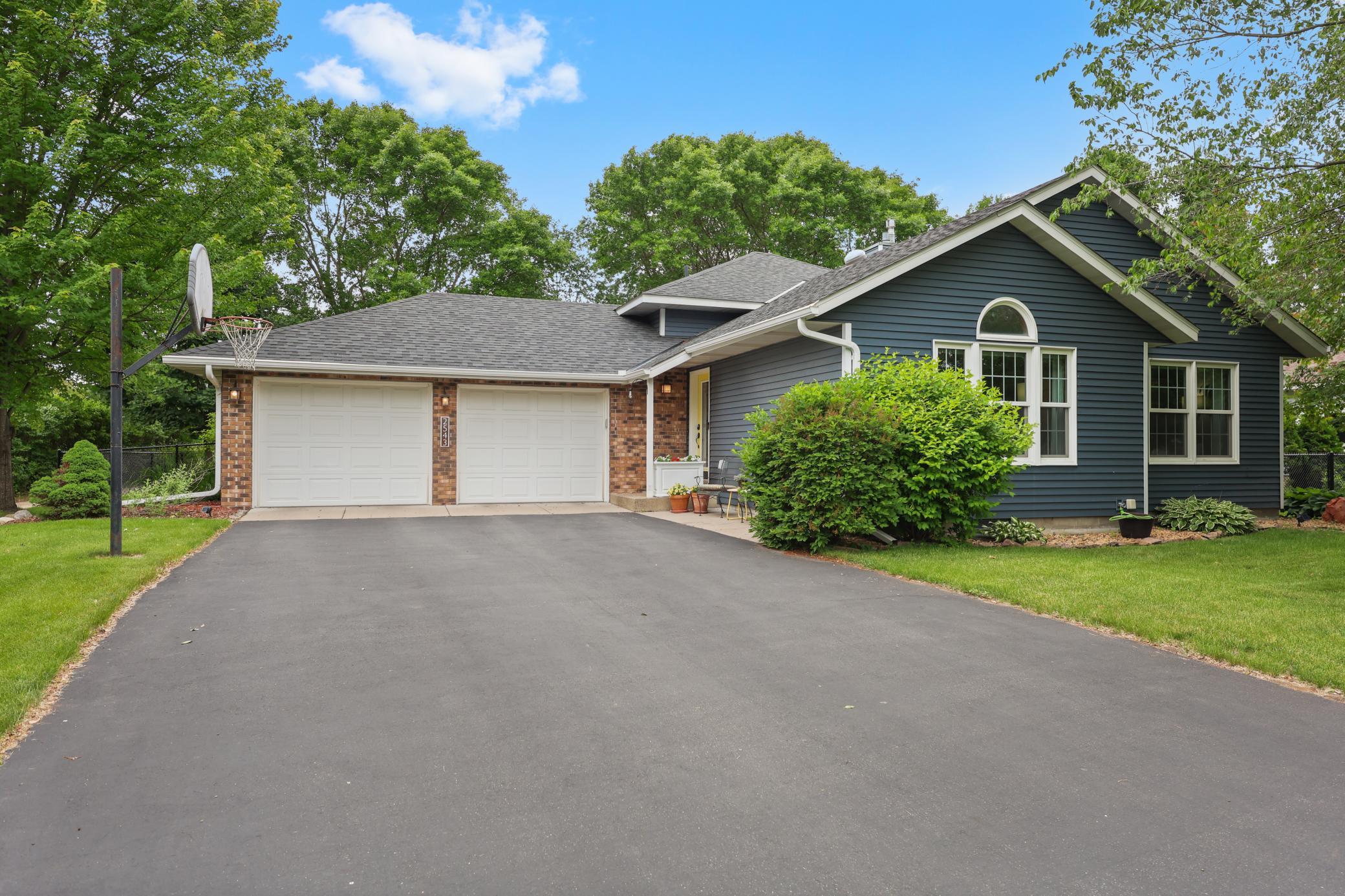 2543 Colony Circle Property Photo 1