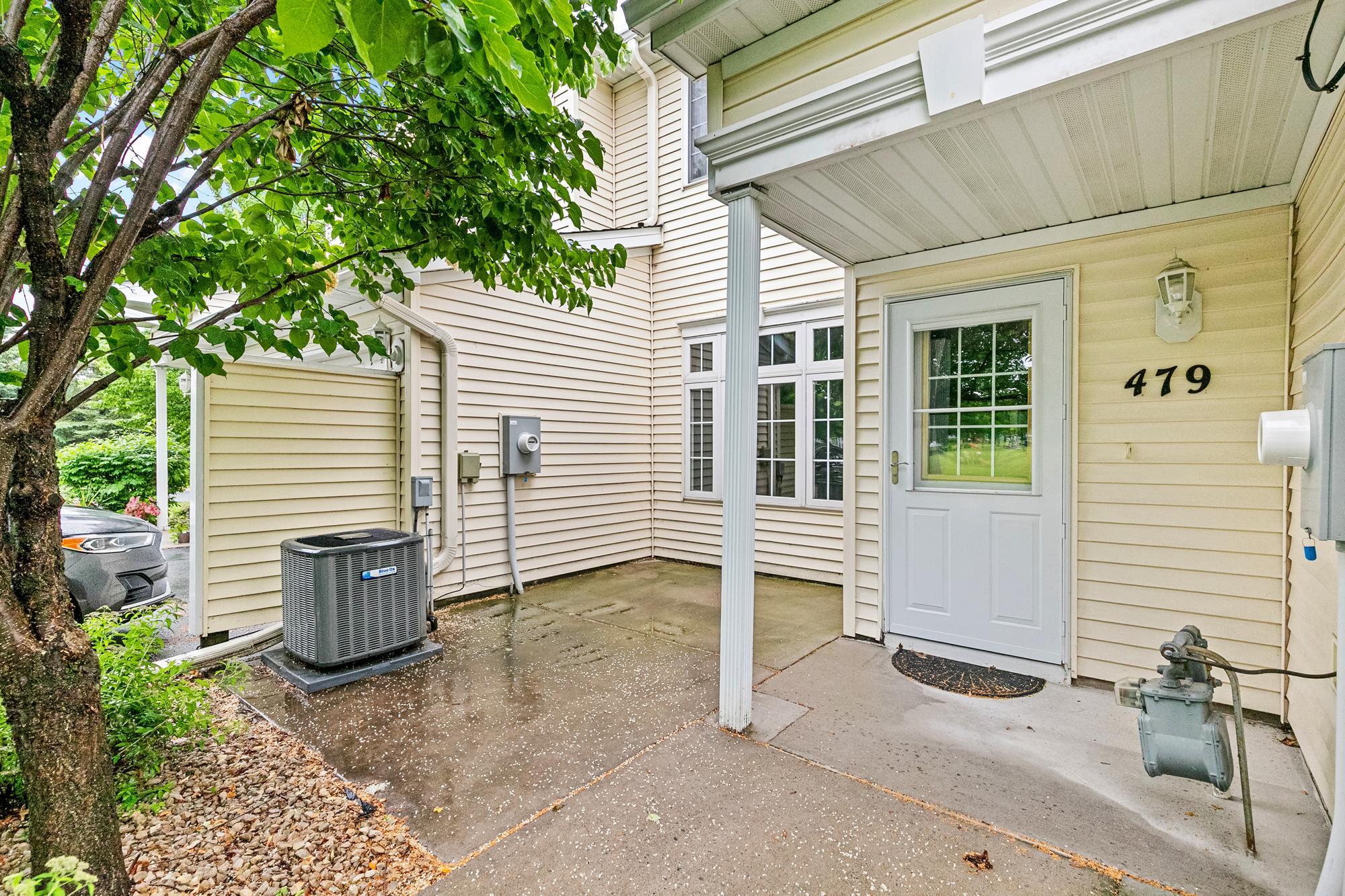 479 Aqua Circle Property Photo 2