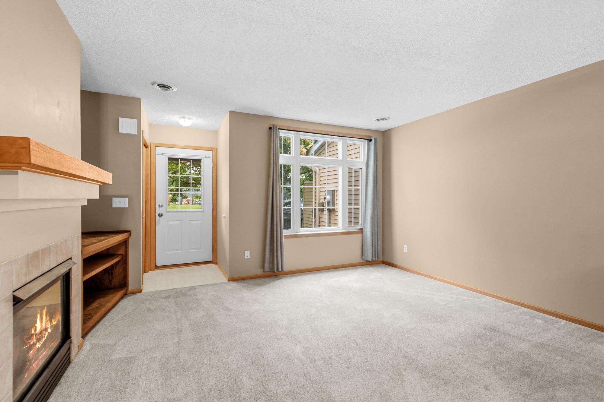 479 Aqua Circle Property Photo 4