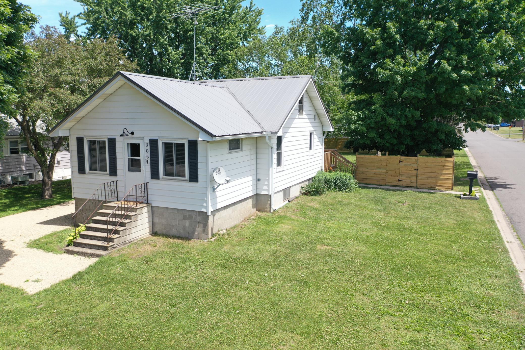 305 N Wabasha Property Photo 1