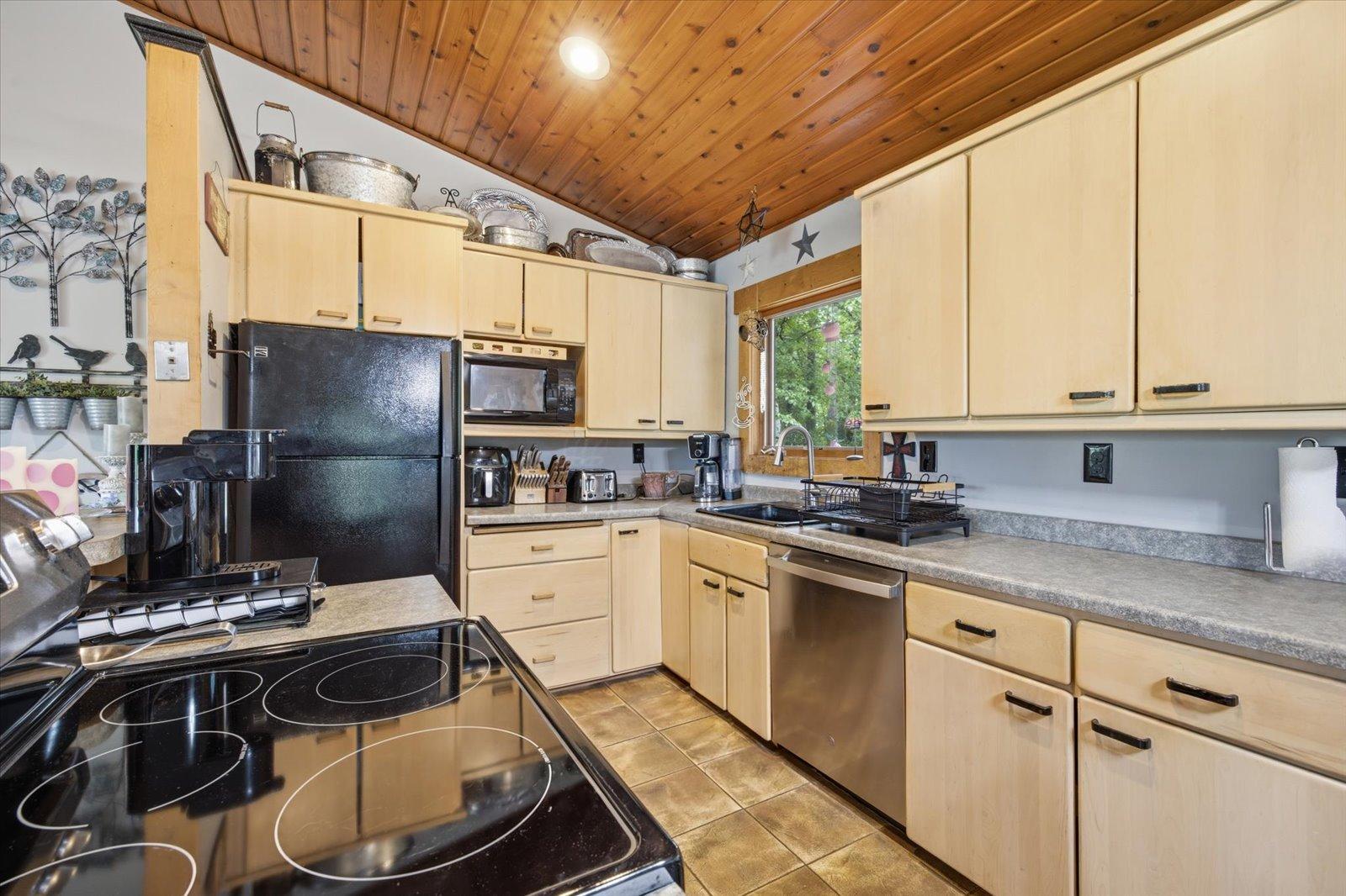 2016 Rice Lake Road Property Photo 12