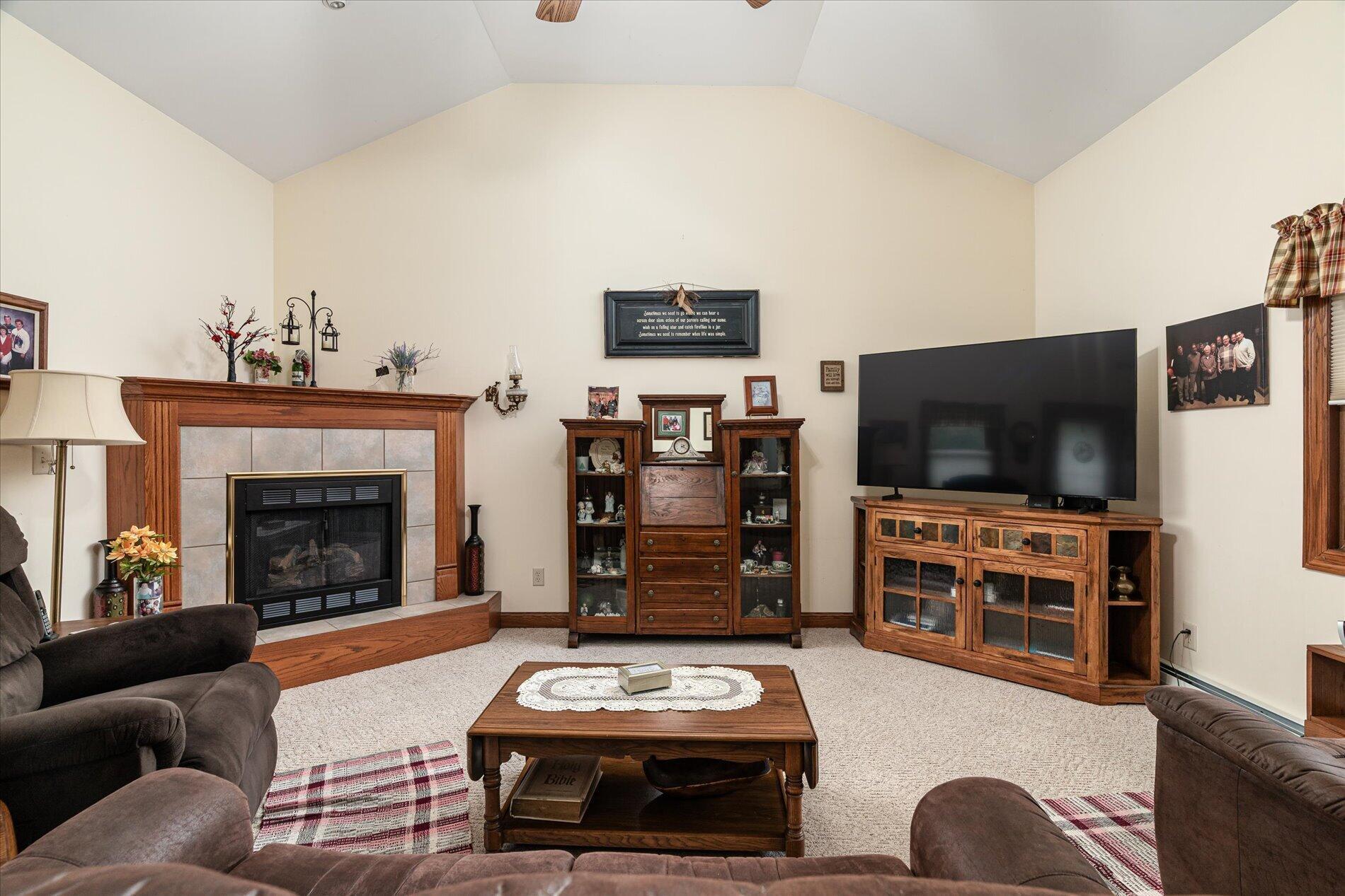 1003 S Elm Street Property Photo 4