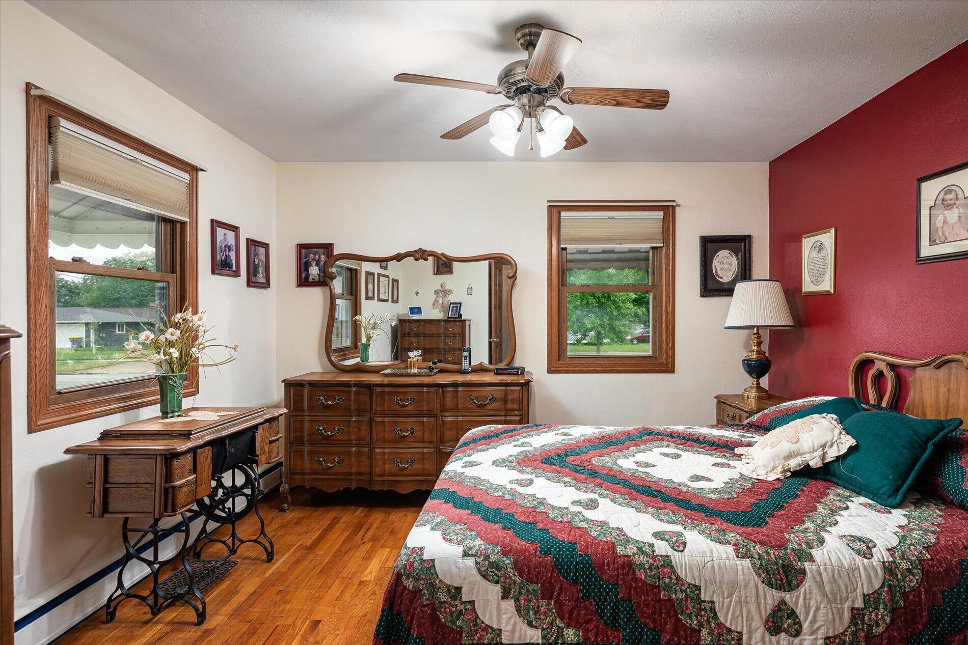 1003 S Elm Street Property Photo 6