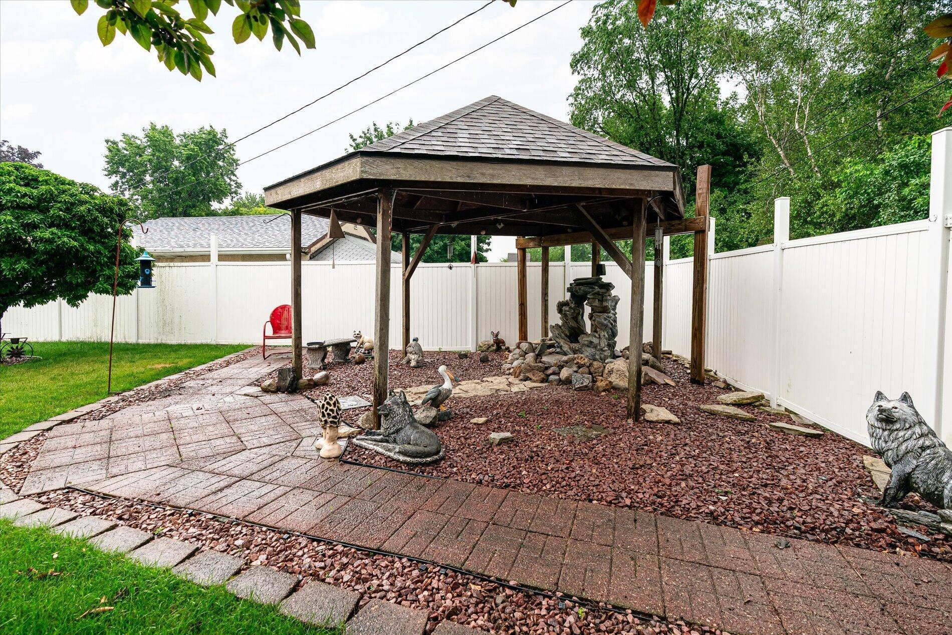 1003 S Elm Street Property Photo 10