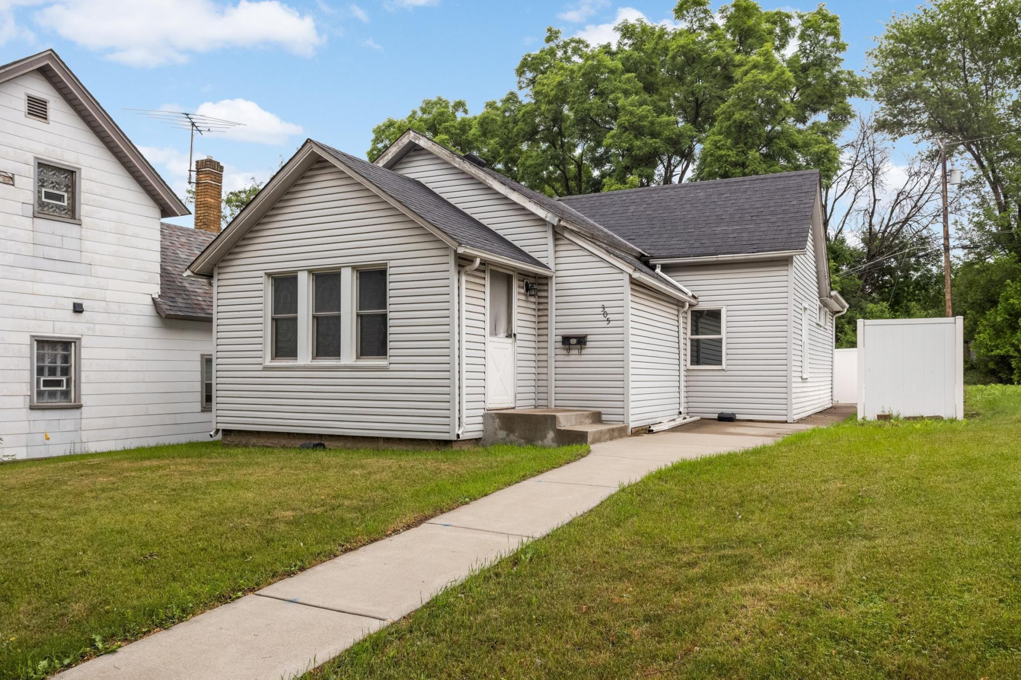 305 Lawson Avenue E Property Photo 1