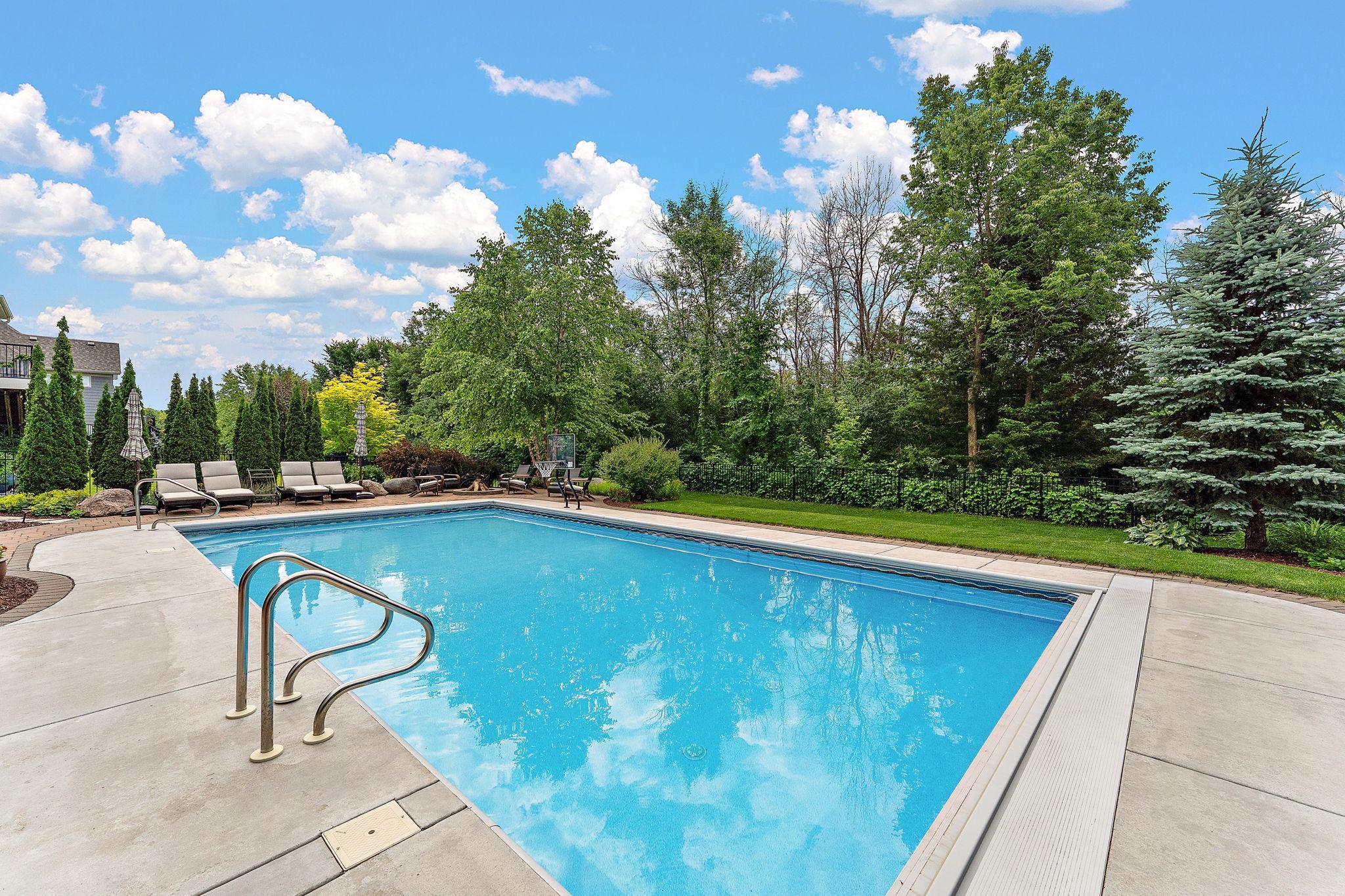 10809 Brookside Trail N Property Photo 4