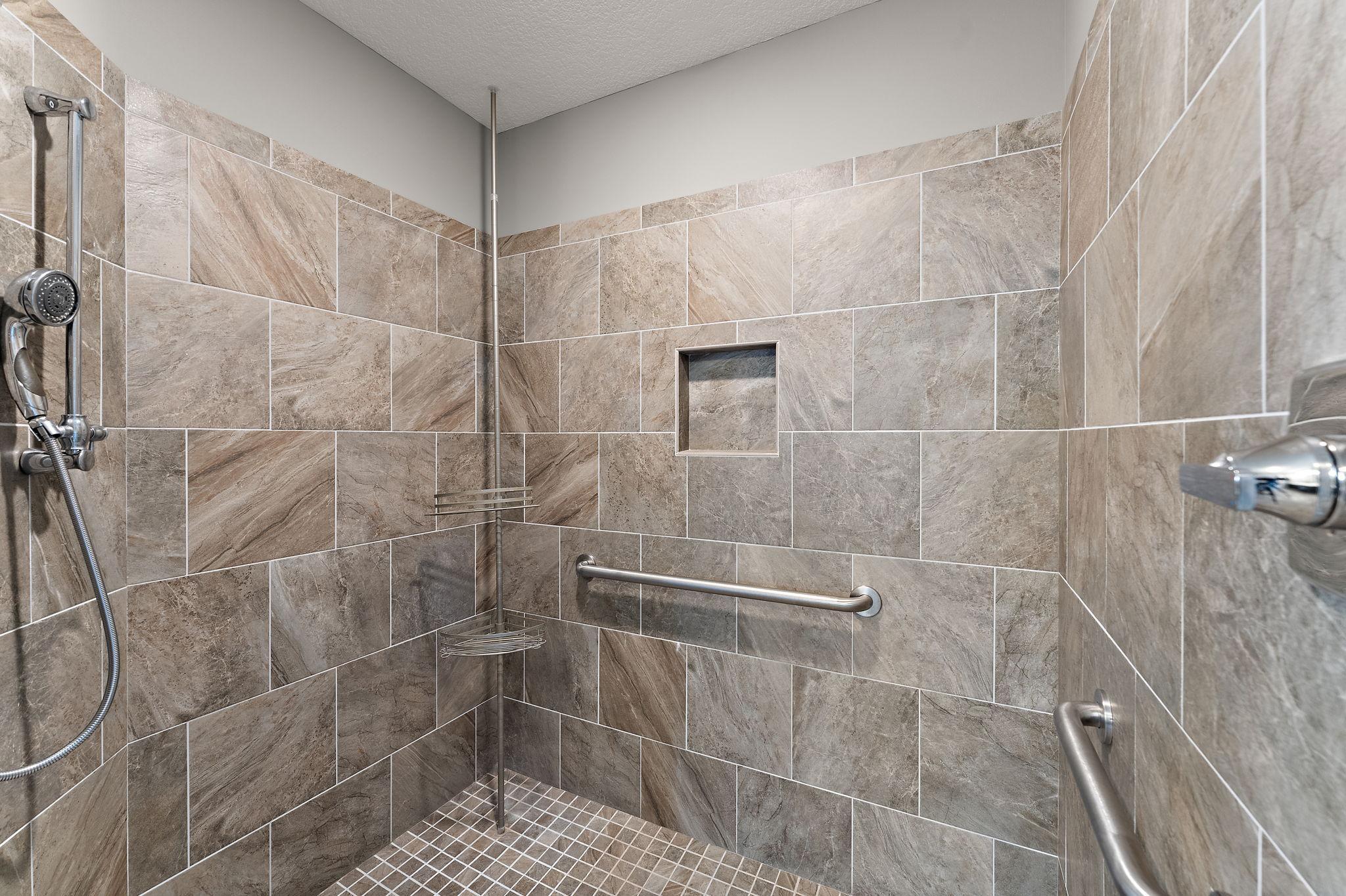 10809 Brookside Trail N Property Photo 37