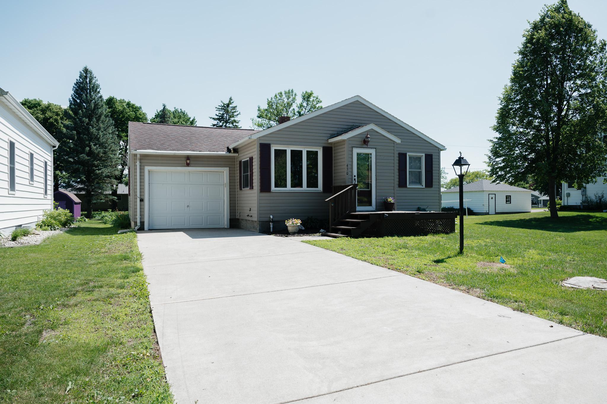 430 Birch Street E Property Photo 2