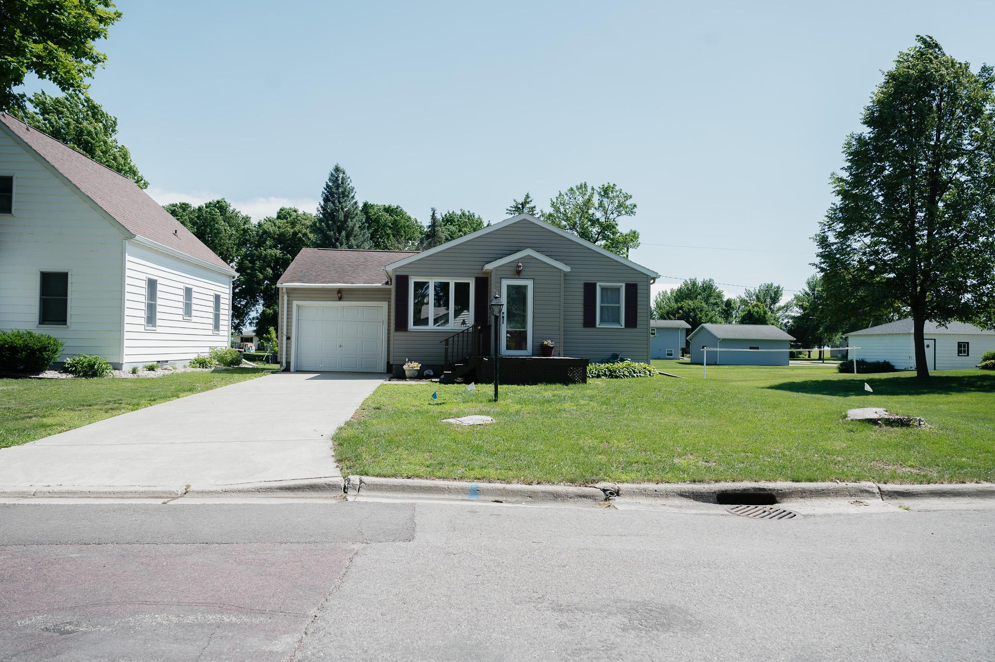 430 Birch Street E Property Photo 3