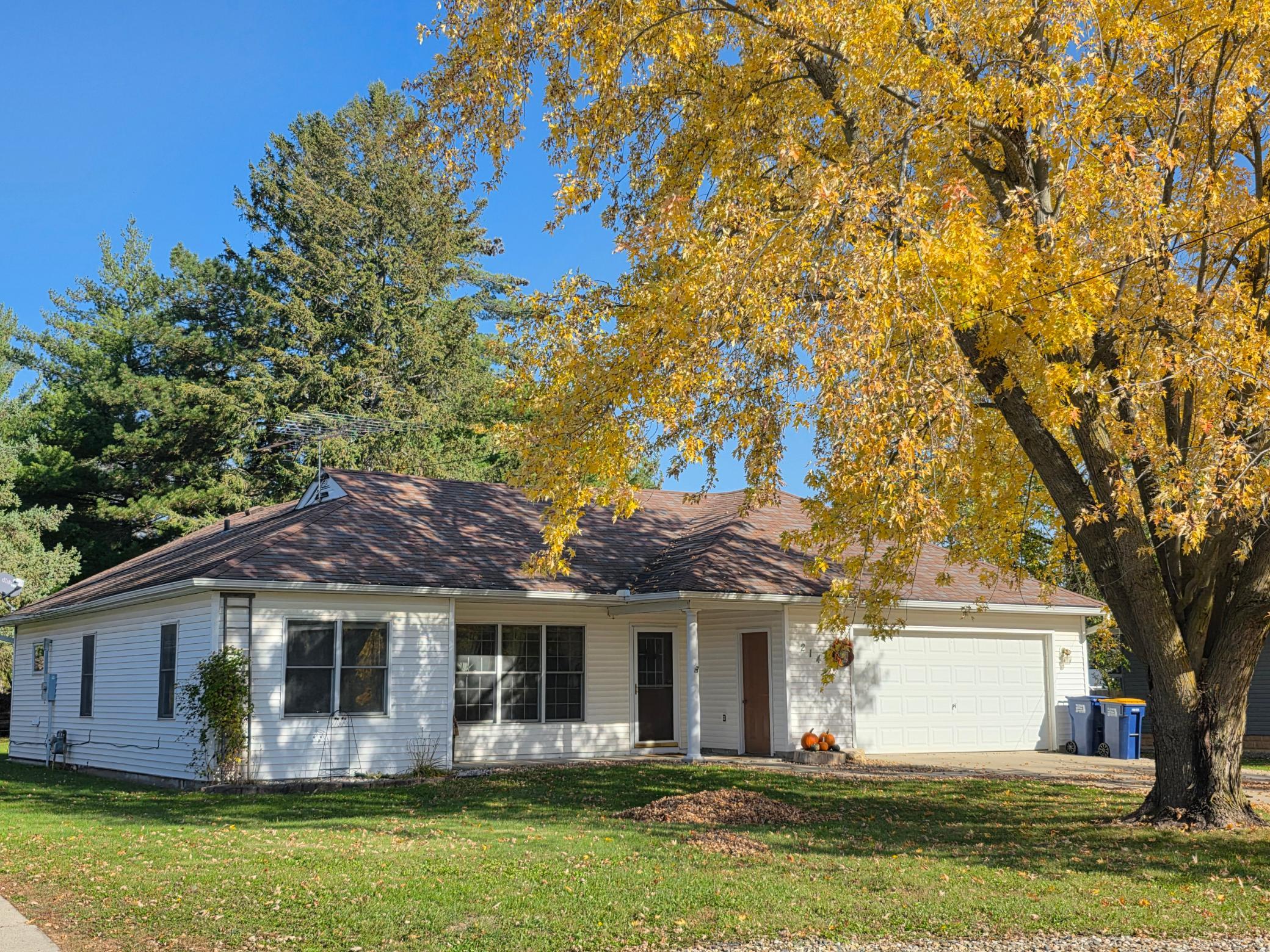 214 Trondheim Road Property Photo 1