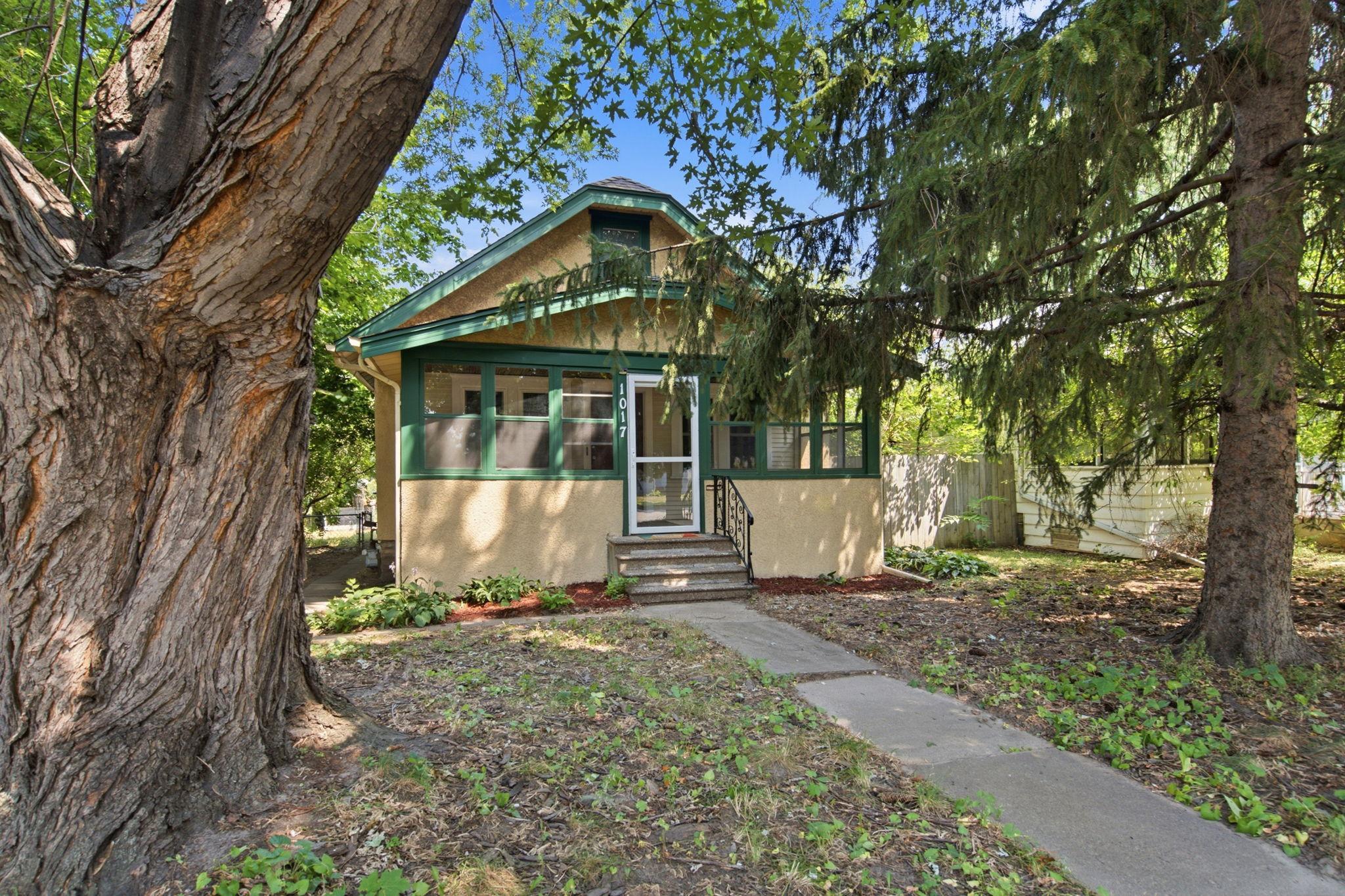 1017 Maryland Avenue E Property Photo 2