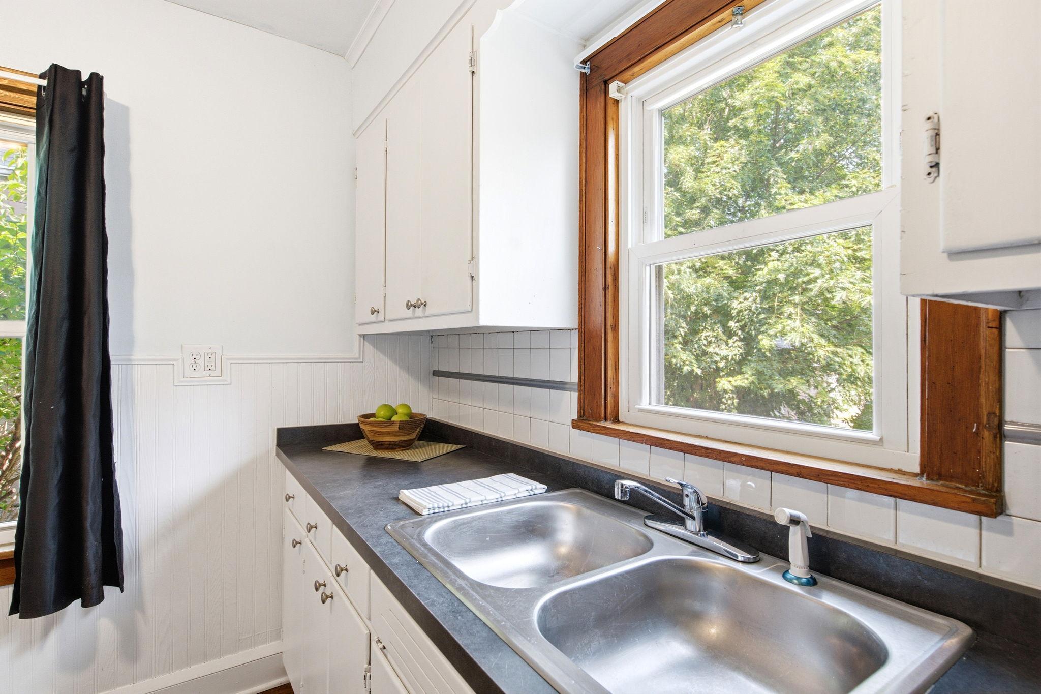 1017 Maryland Avenue E Property Photo 17