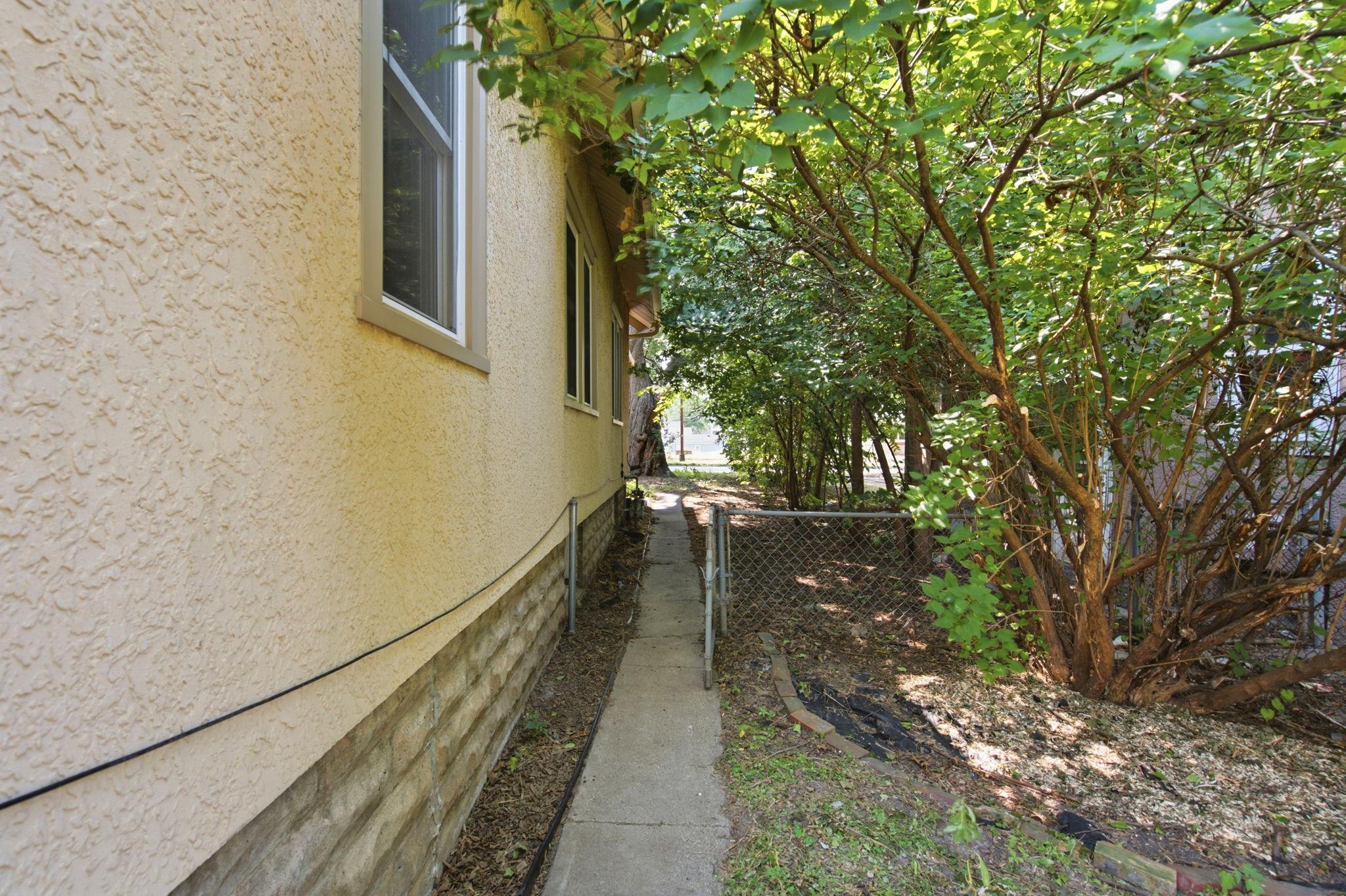1017 Maryland Avenue E Property Photo 38
