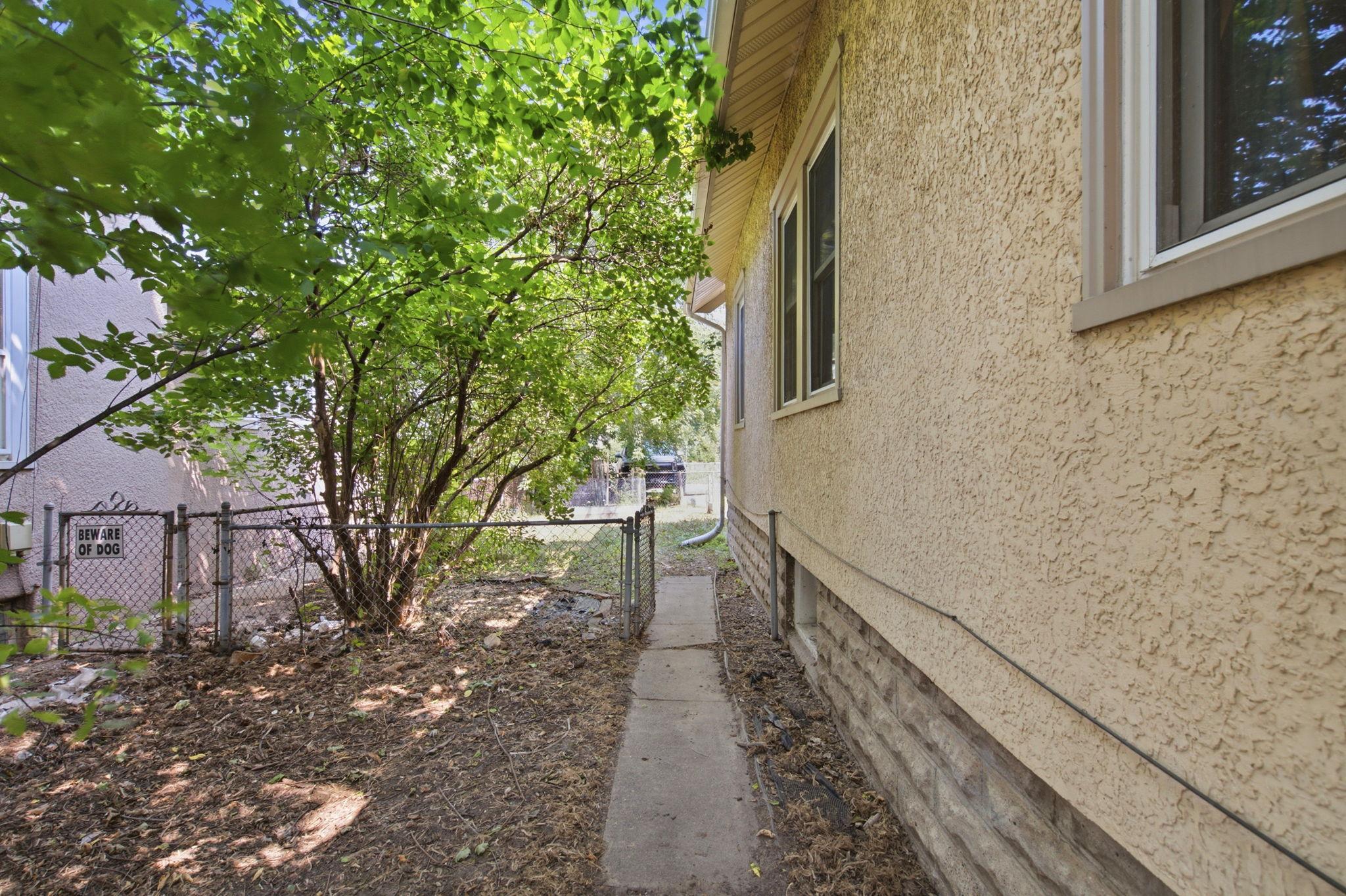 1017 Maryland Avenue E Property Photo 39
