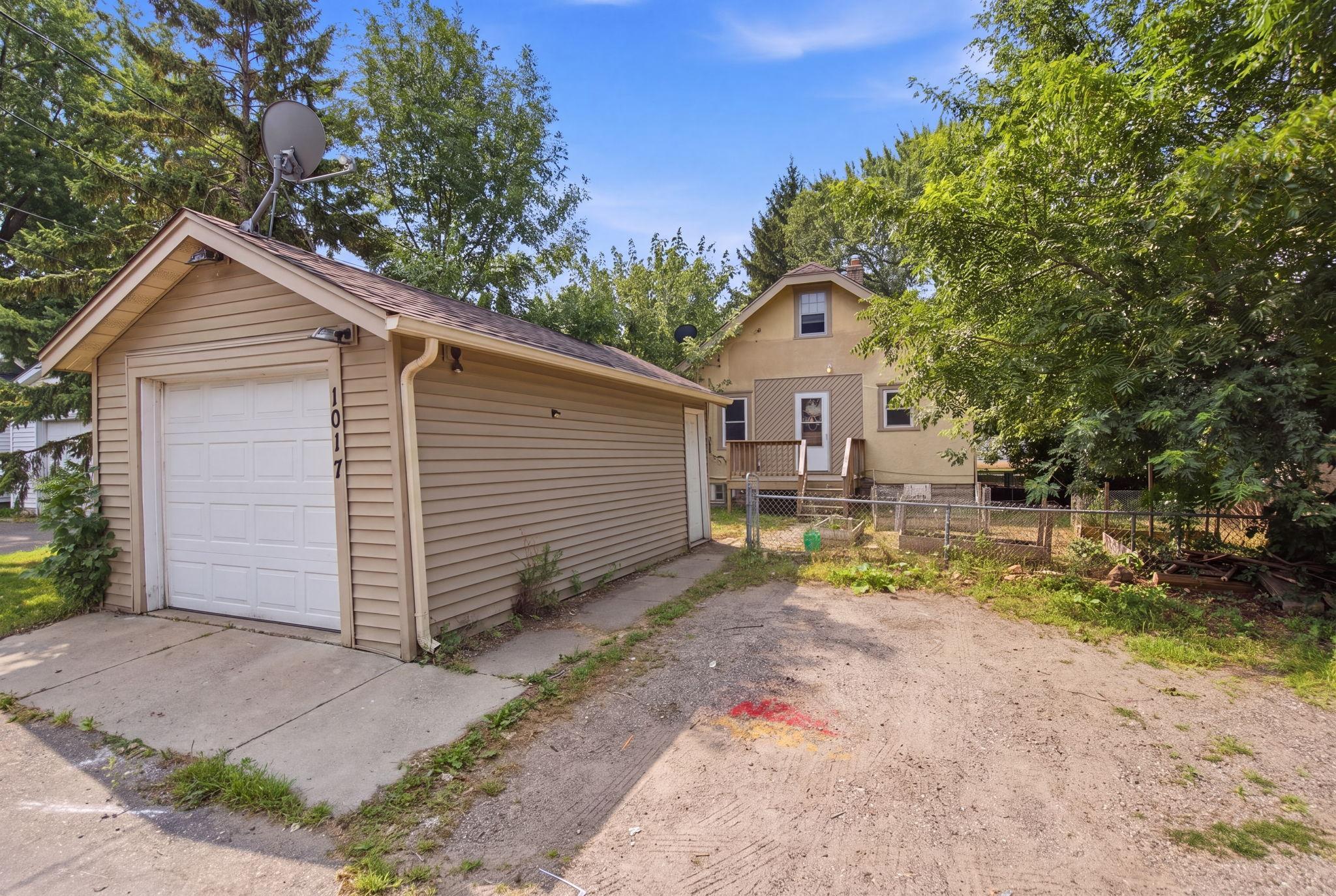 1017 Maryland Avenue E Property Photo 40