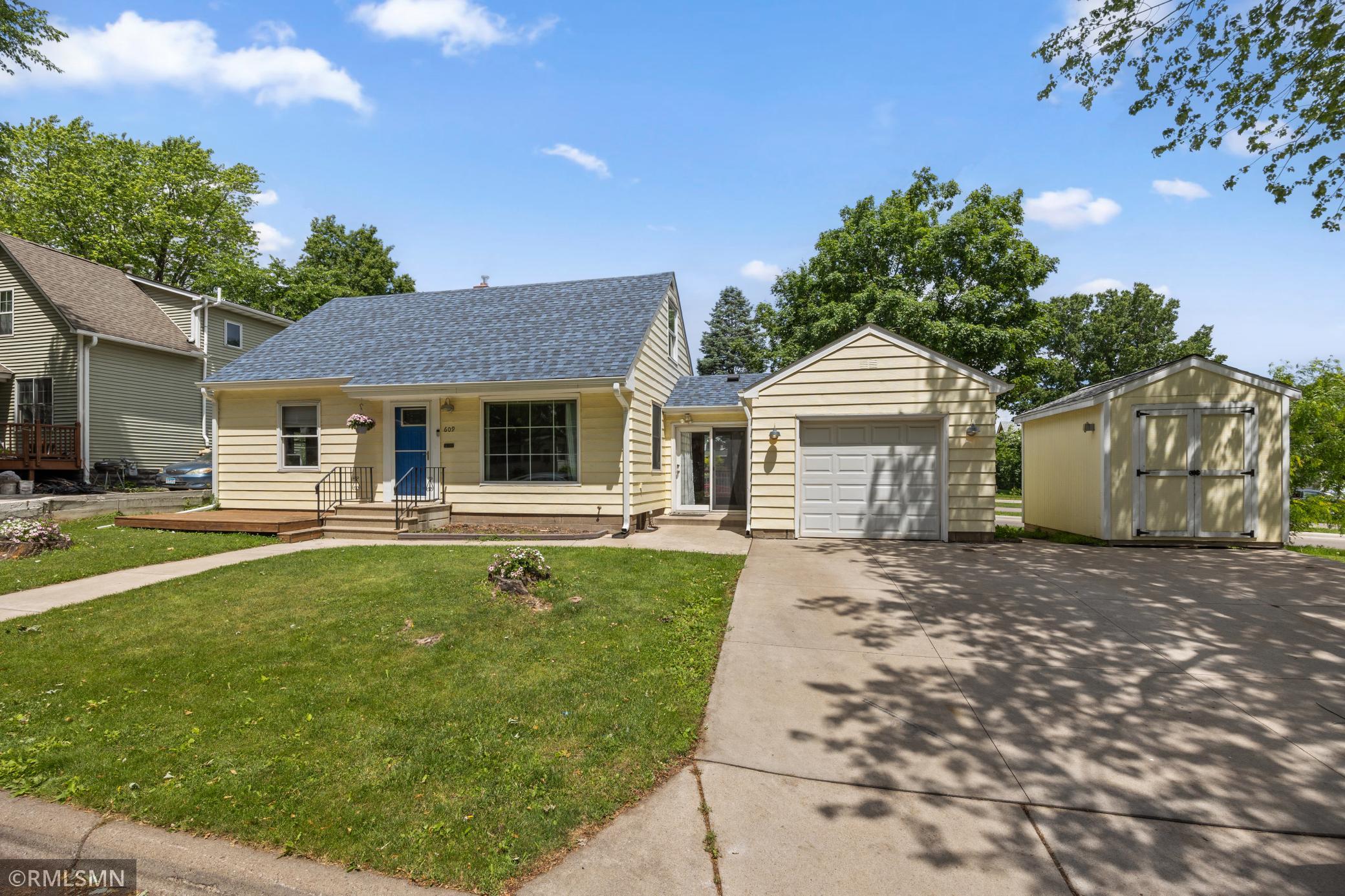 609 Nevada Avenue E Property Photo 1