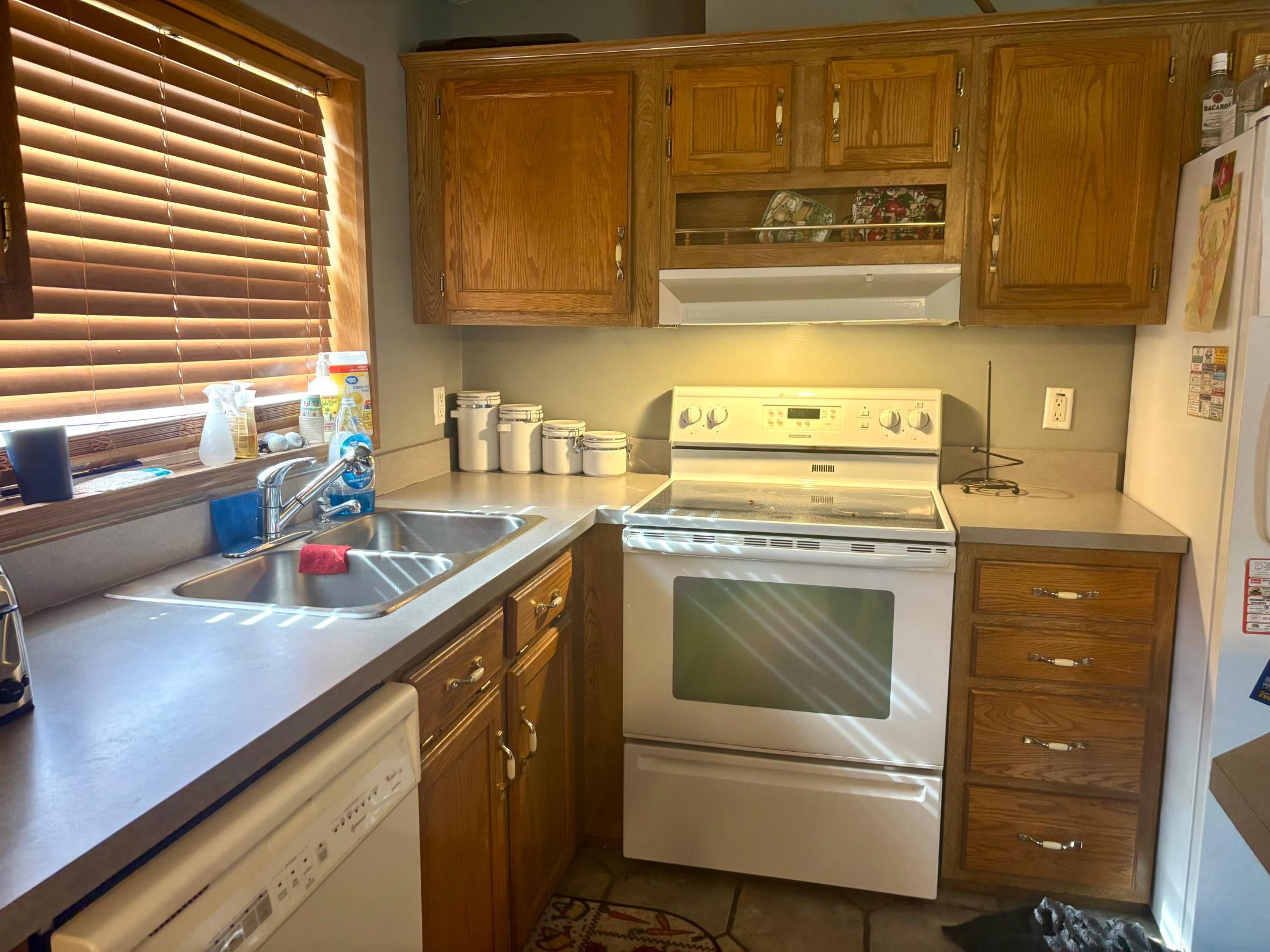 211 E Broadway Street Property Photo 6