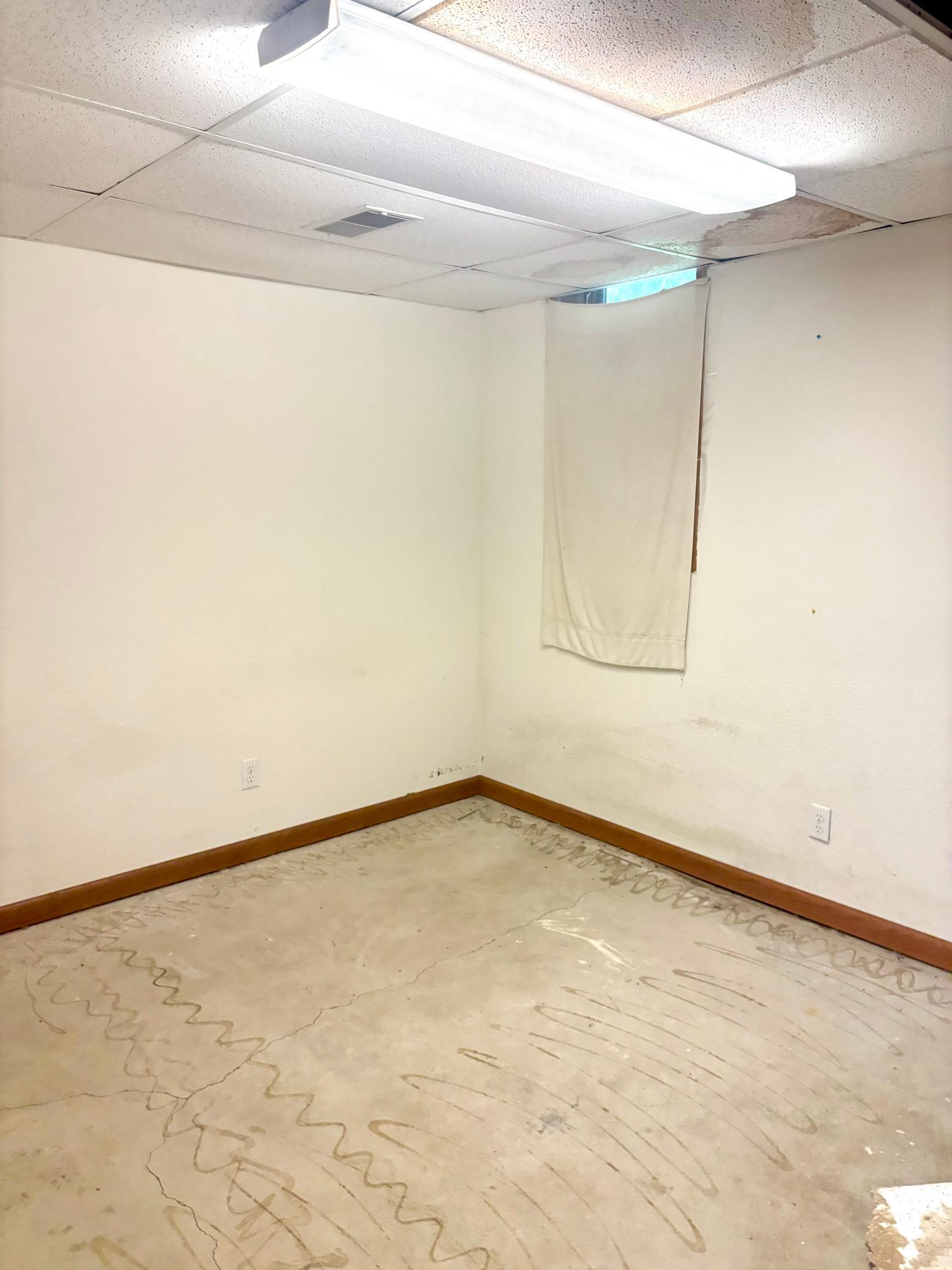 211 E Broadway Street Property Photo 11