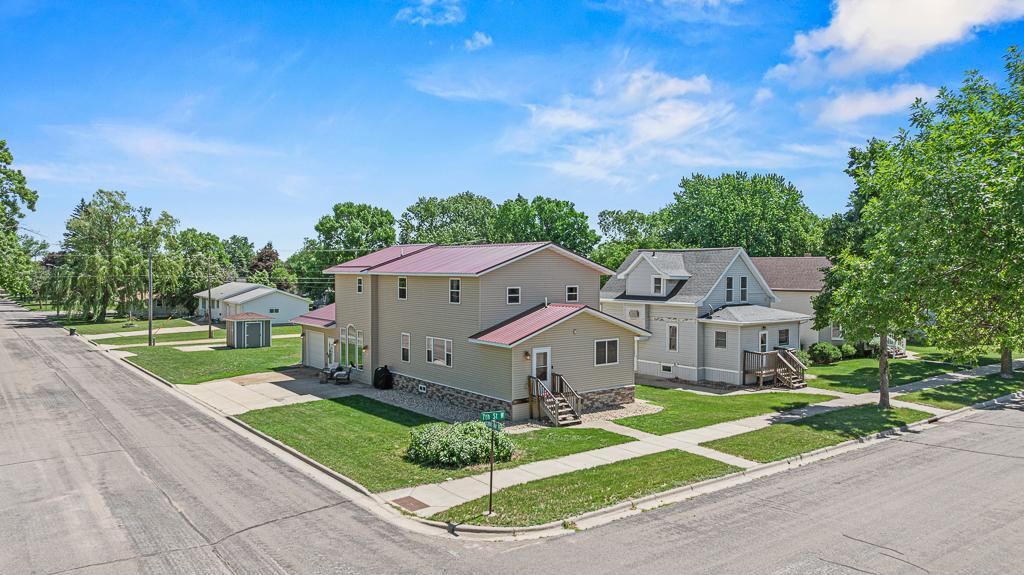 313 7th Street W Property Photo 1